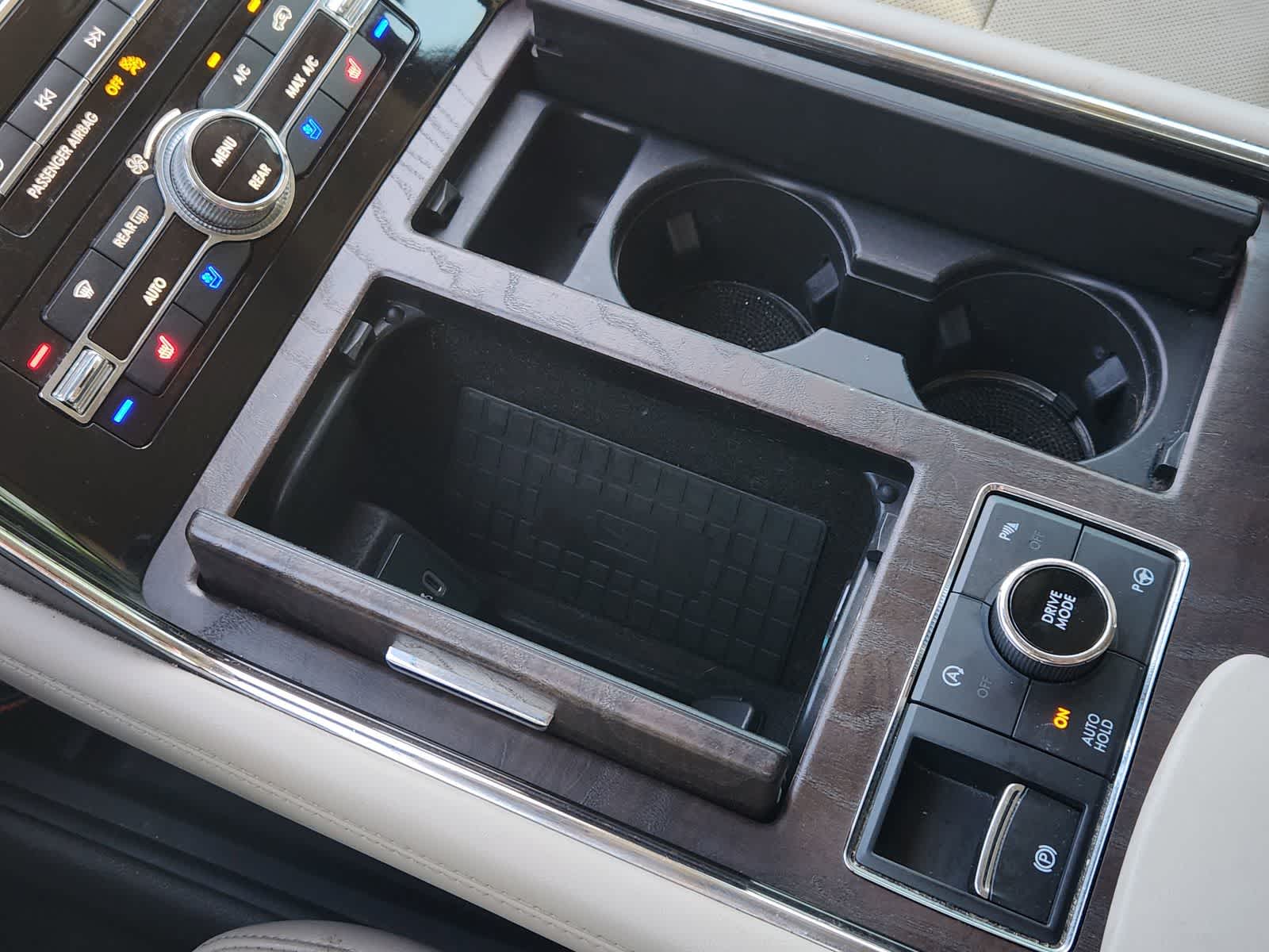 Thumbnail: 2020 Lincoln Navigator - 20