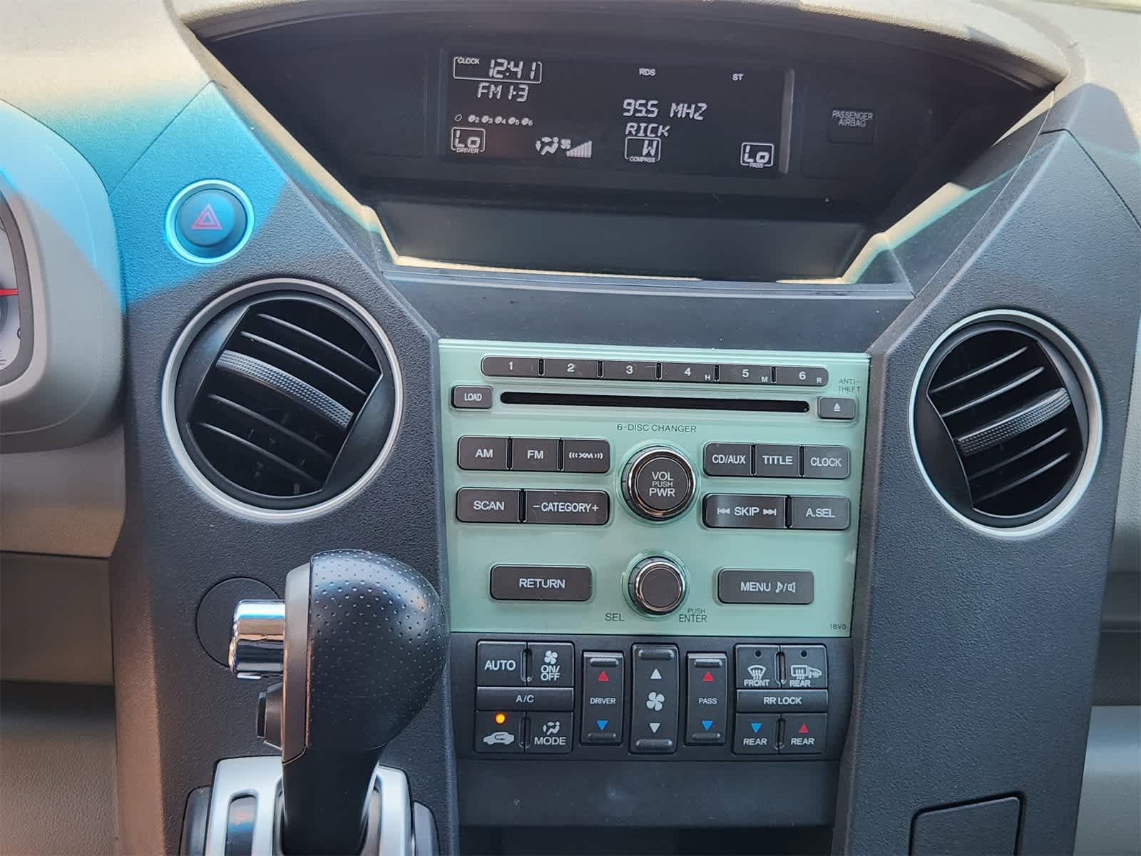 Thumbnail: 2010 Honda Pilot - 15