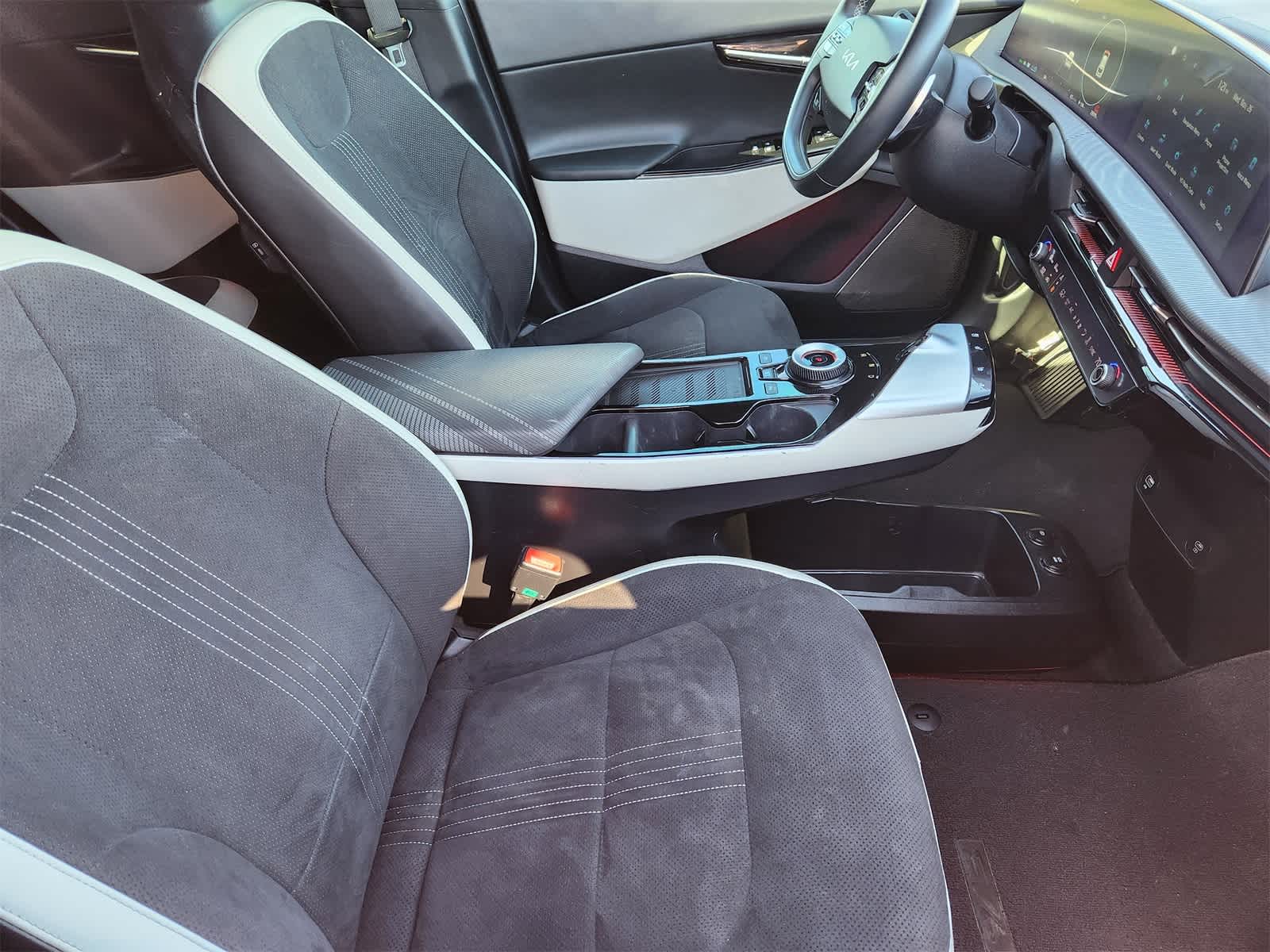 Thumbnail: 2023 Kia EV6 - 14