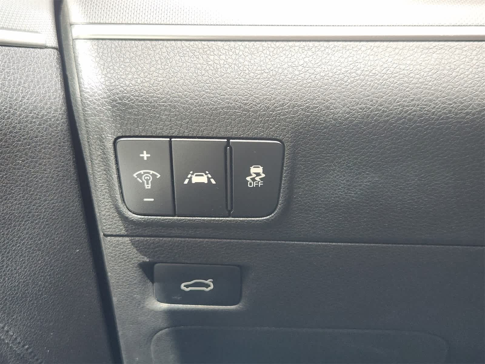 Thumbnail: 2023 Kia K5 - 22