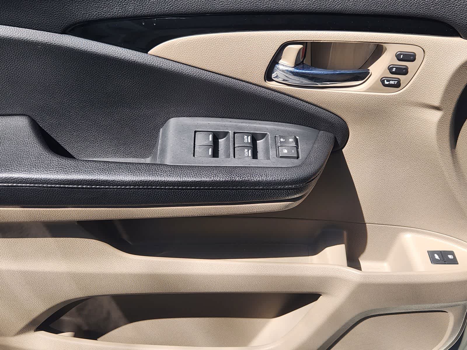 Thumbnail: 2016 Honda Pilot - 23