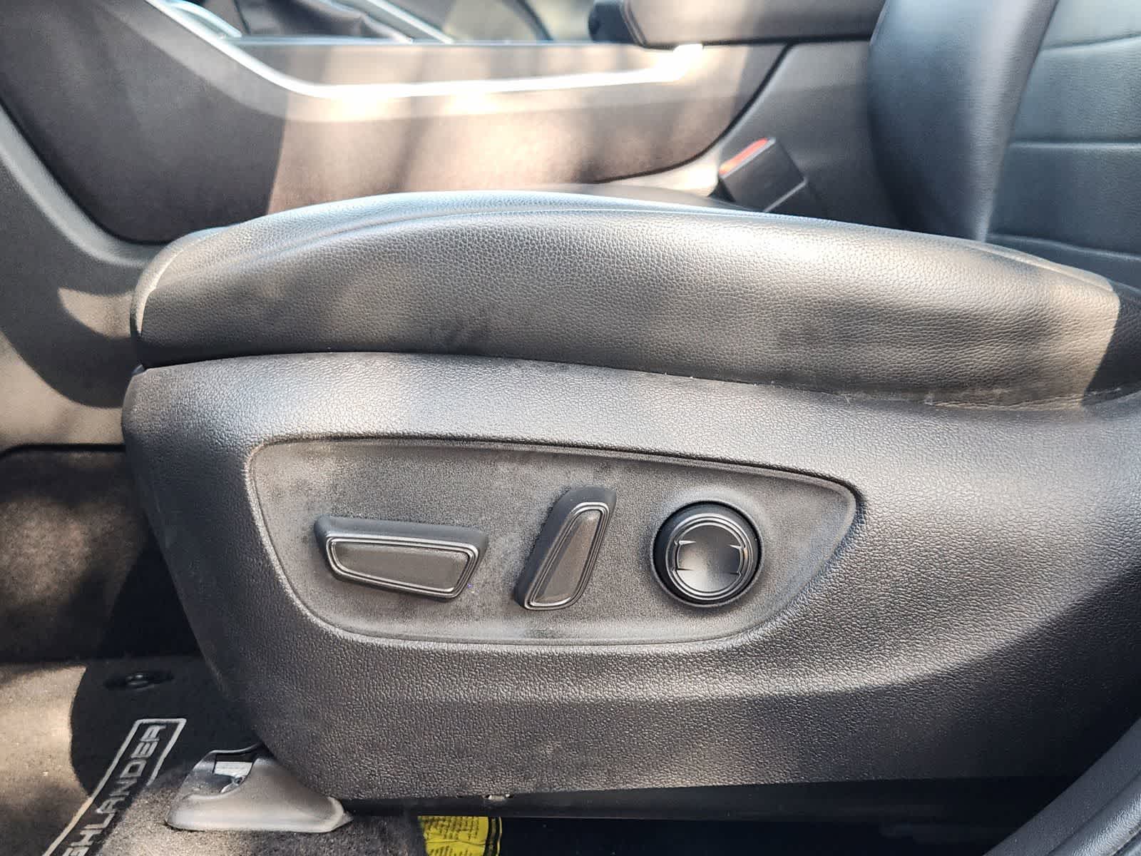 Thumbnail: 2022 Toyota Highlander - 24