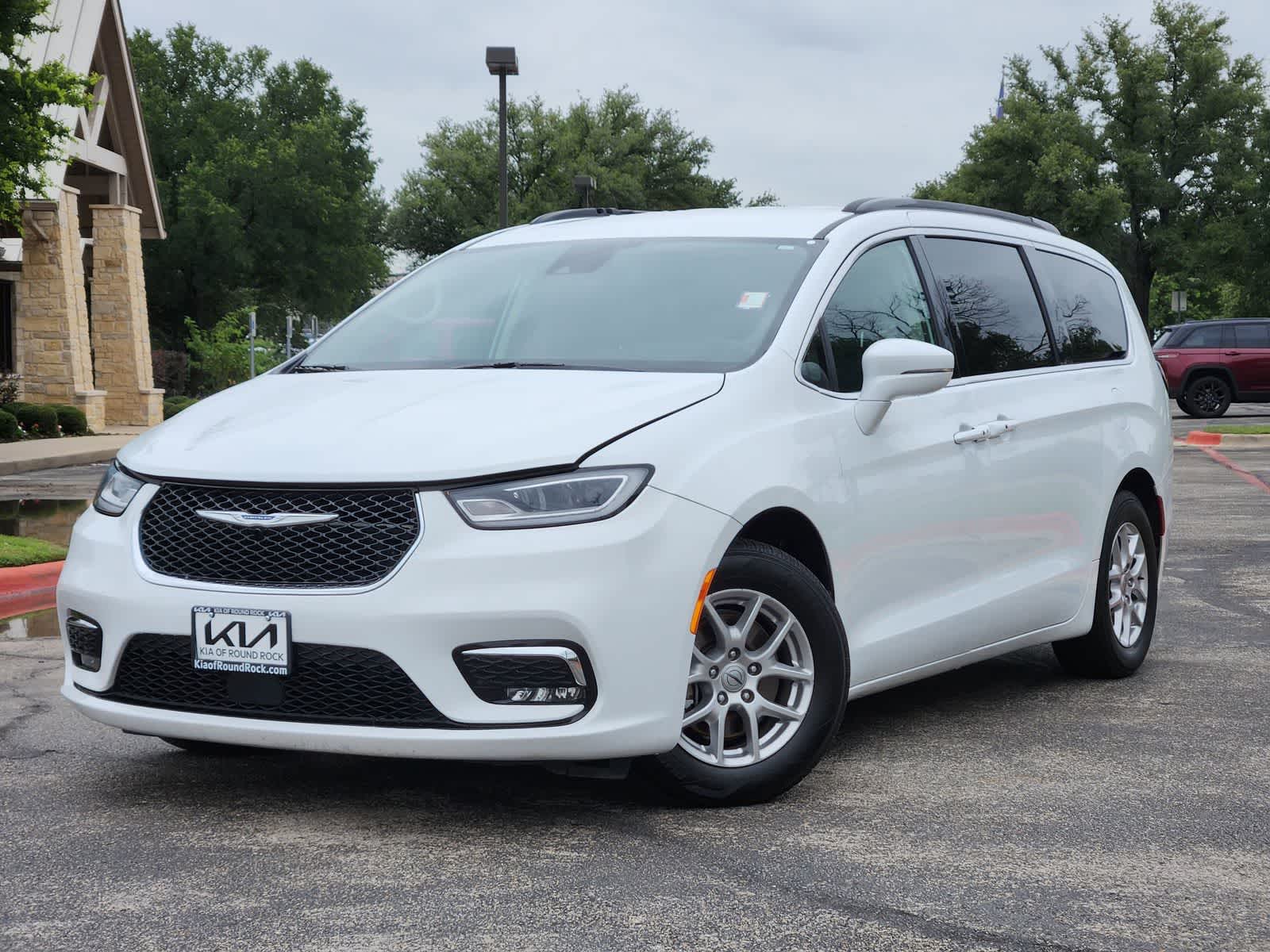 2022 Chrysler Pacifica Touring L's photo