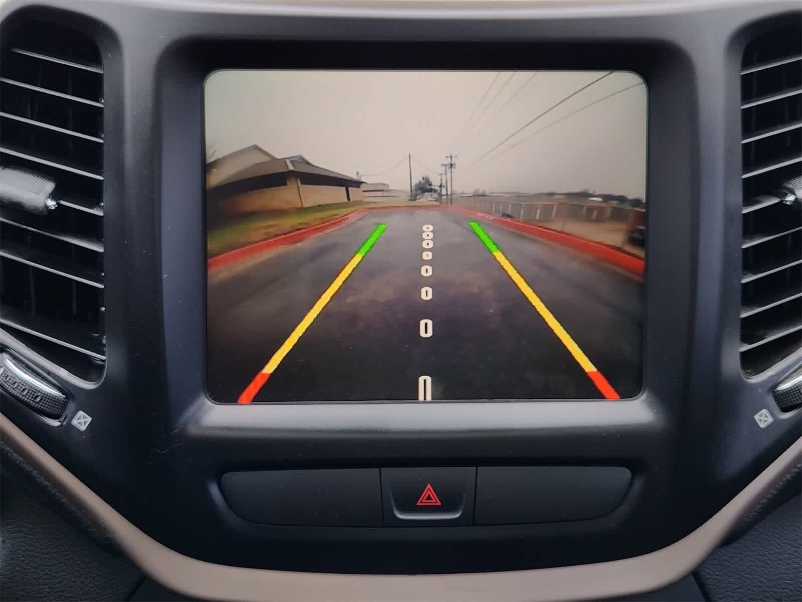 Thumbnail: 2016 Jeep Cherokee - 17