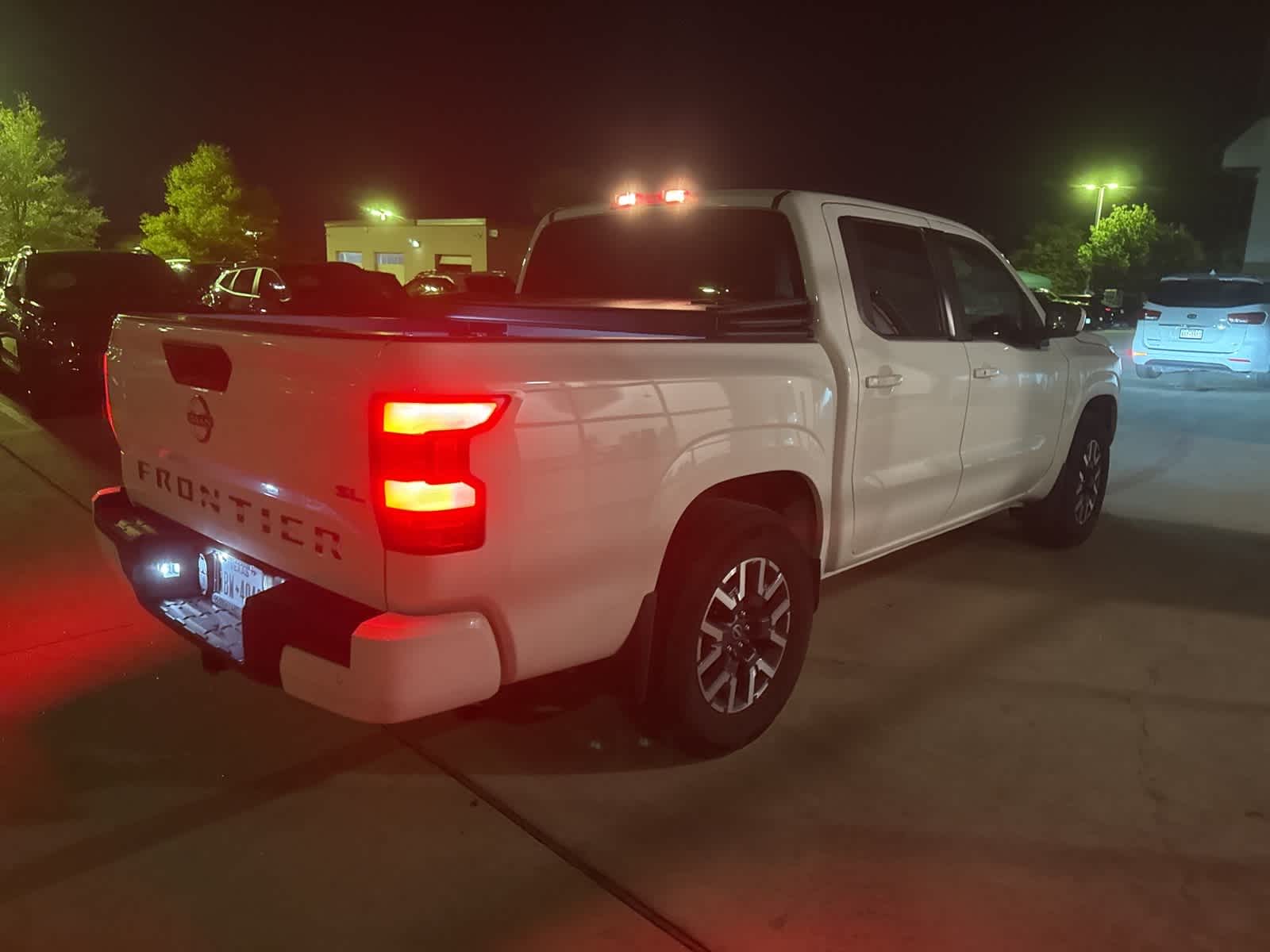 2024 Nissan Frontier SL photo 4