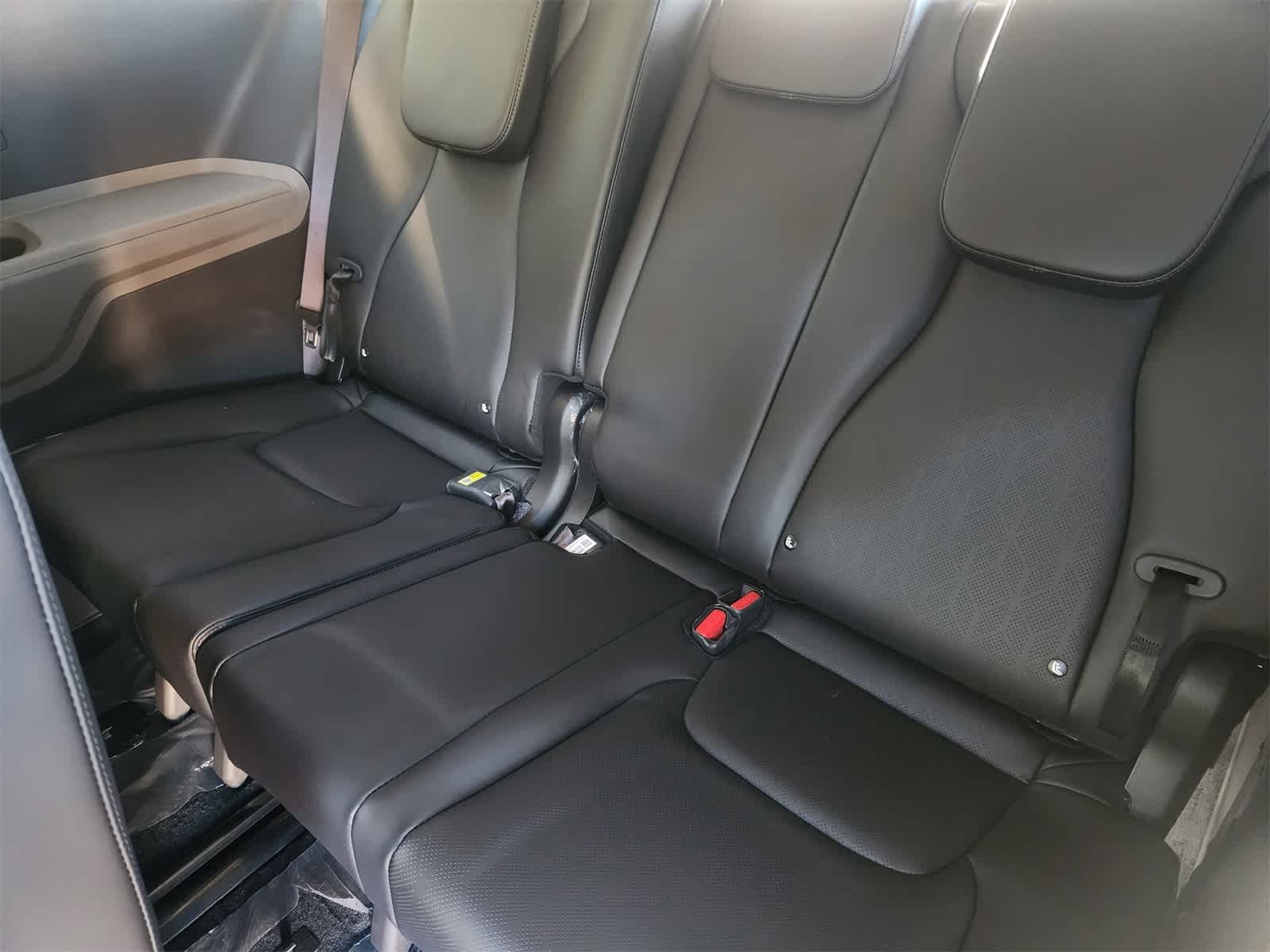 Thumbnail: 2026 Kia Carnival - 24