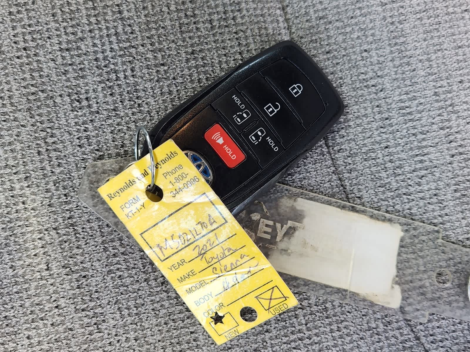 Thumbnail: 2021 Toyota Sienna - 33