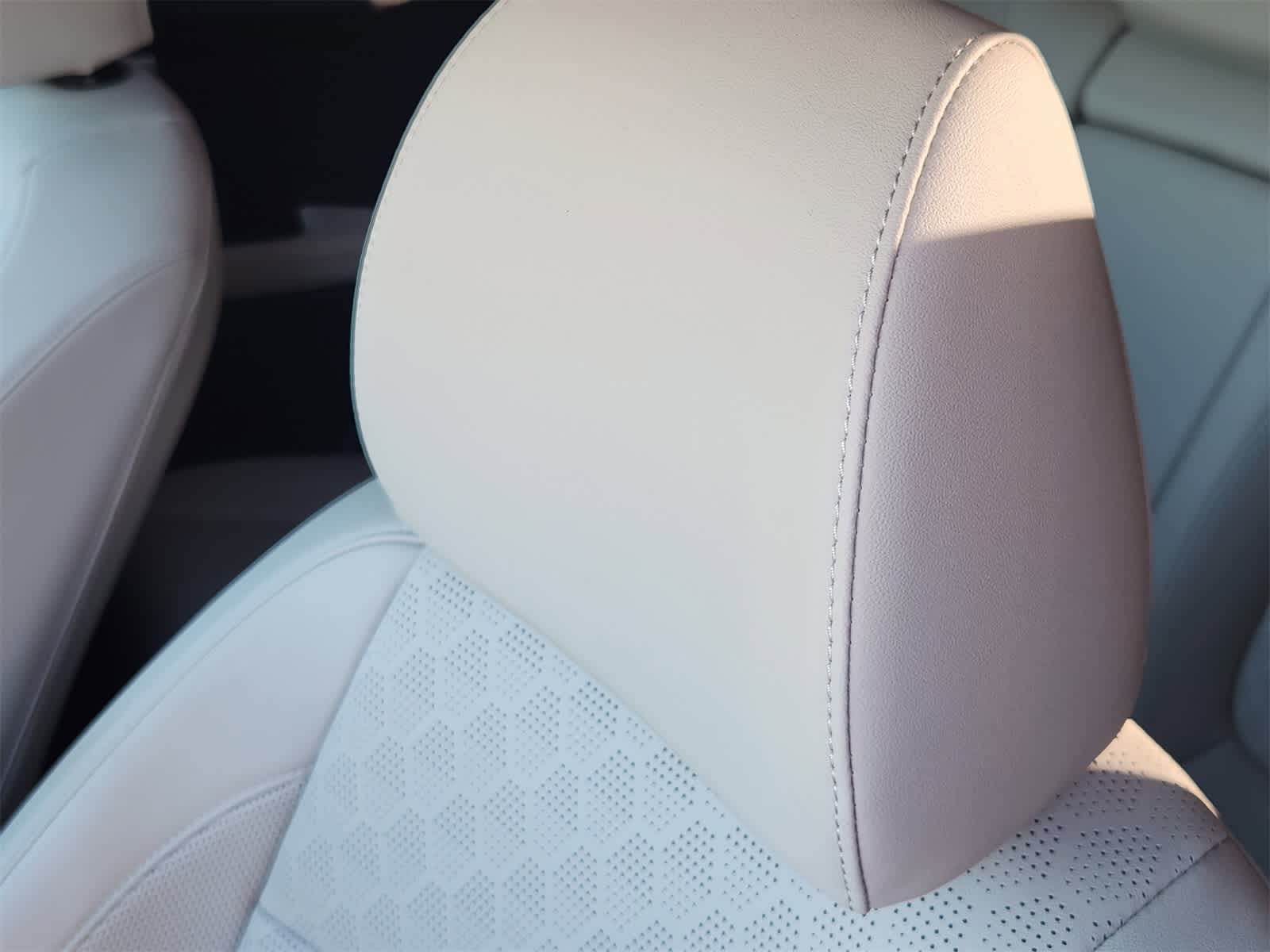 Thumbnail: 2023 Kia Seltos - 14