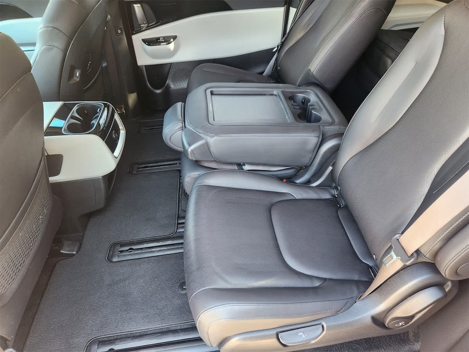 Thumbnail: 2024 Kia Carnival - 28