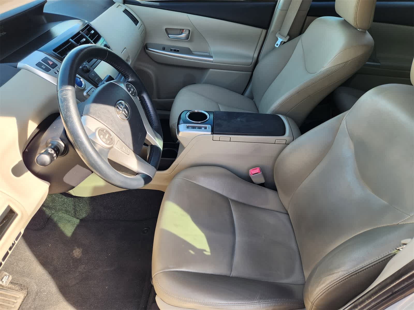 Thumbnail: 2014 Toyota Prius v - 13