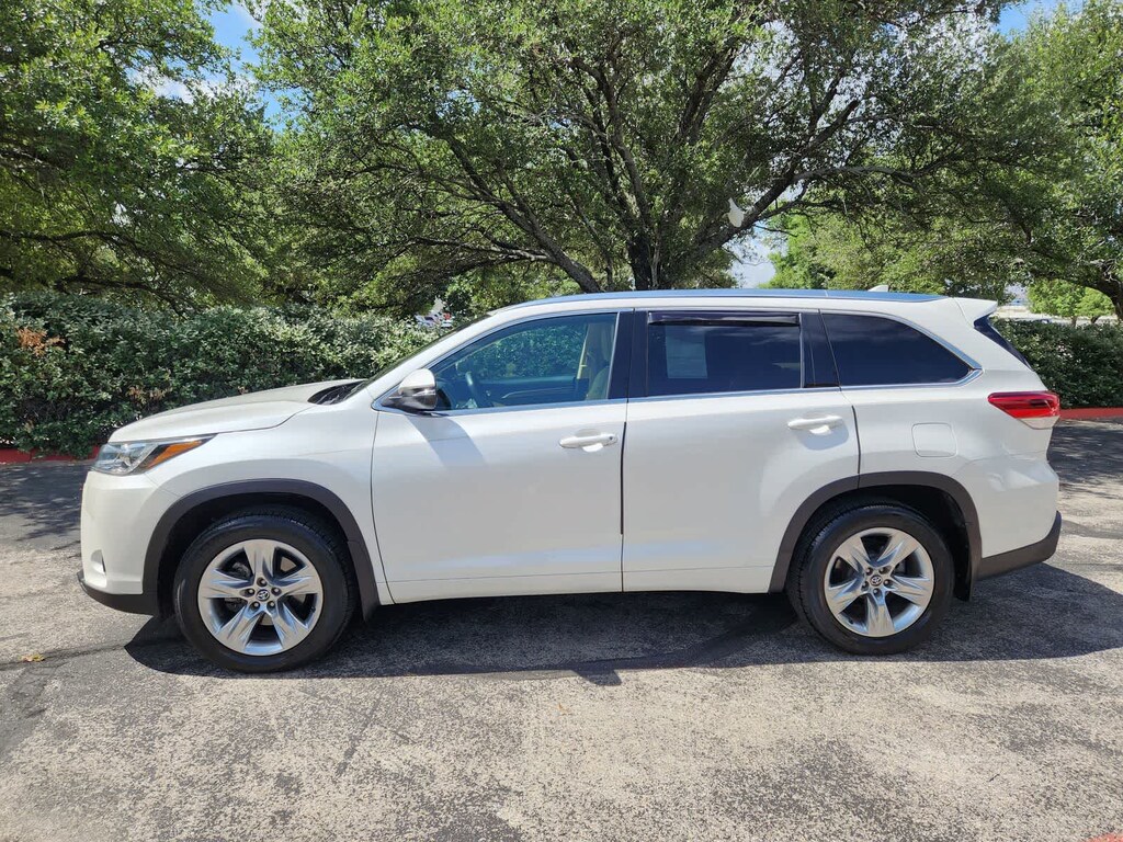 Used 2017 Toyota Highlander Limited V6 SUV