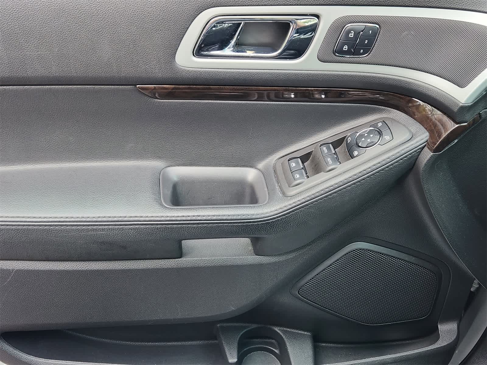 Thumbnail: 2014 Ford Explorer - 23