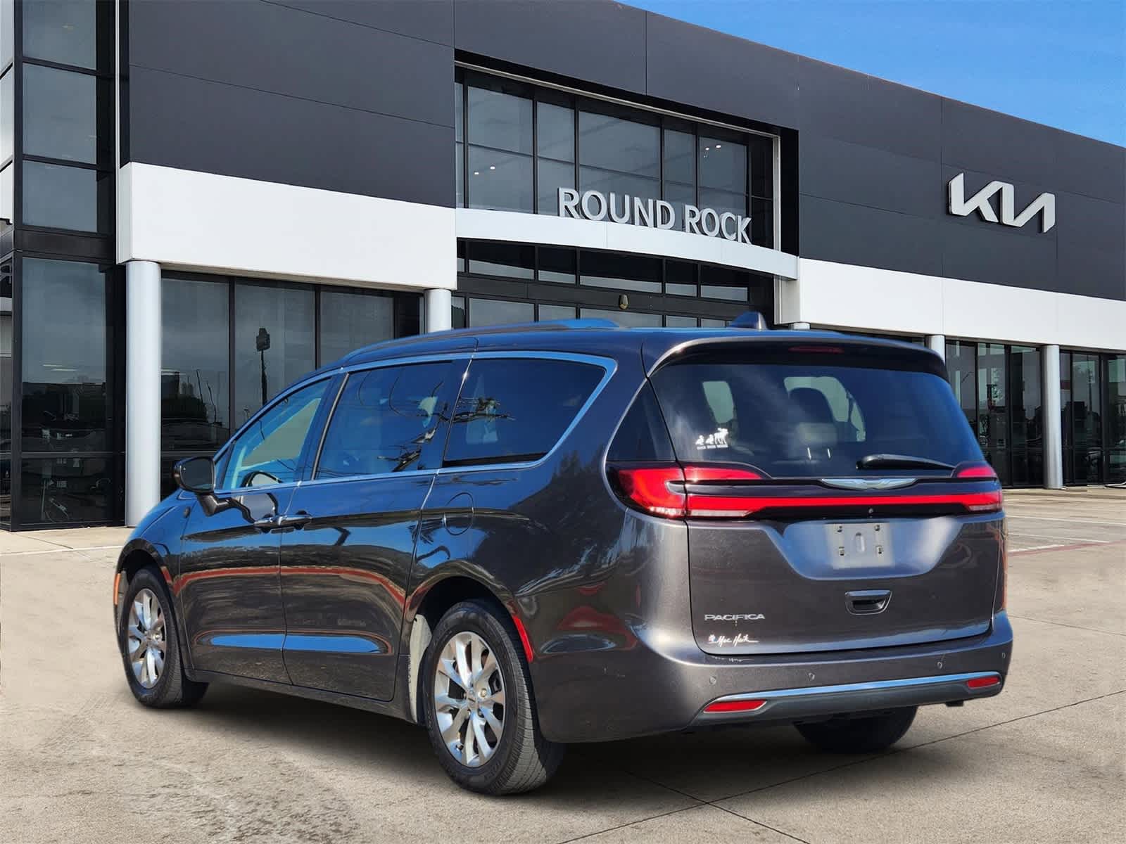 Thumbnail: 2021 Chrysler Pacifica - 6