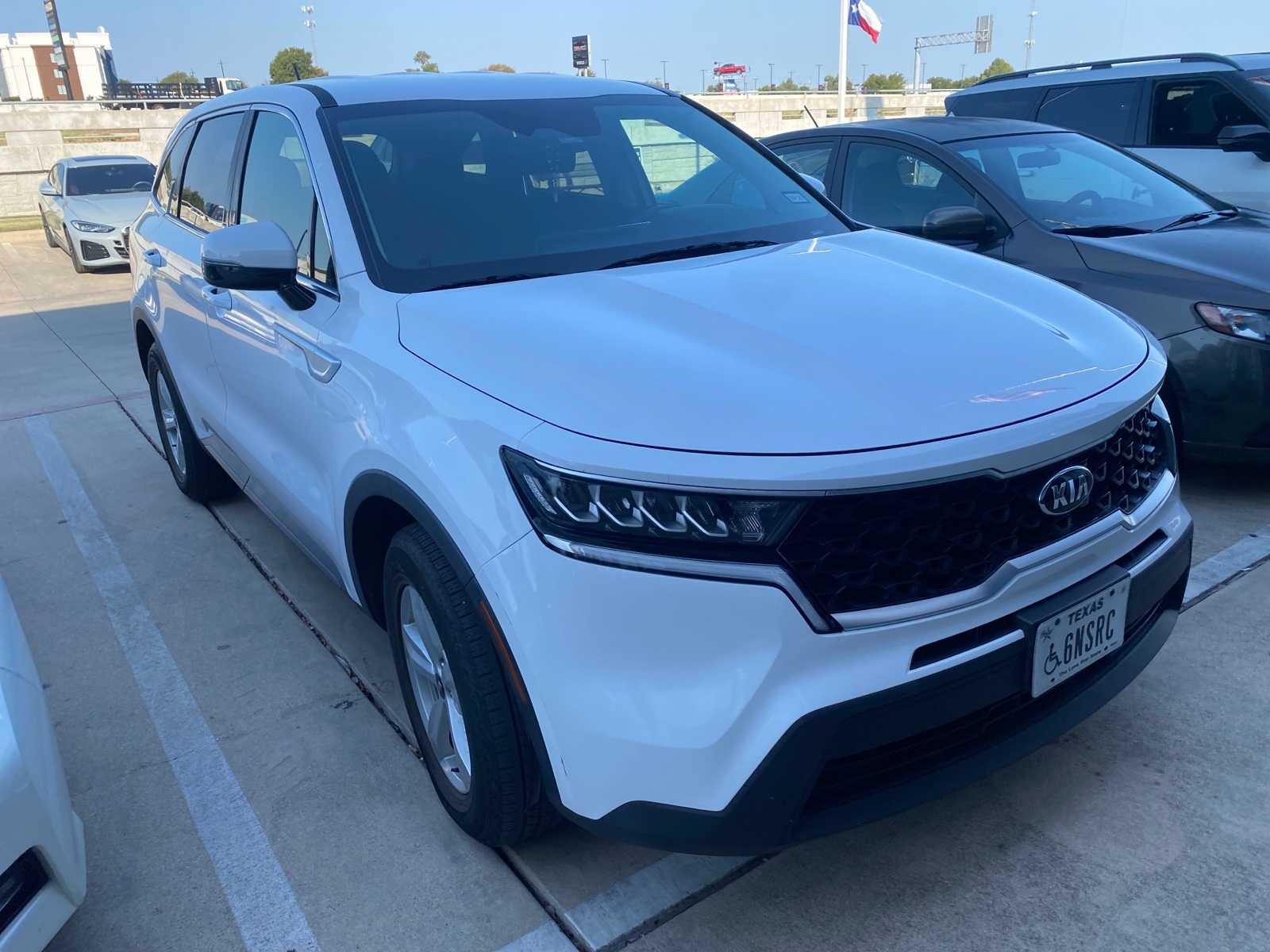 2021 Kia Sorento LX photo 2