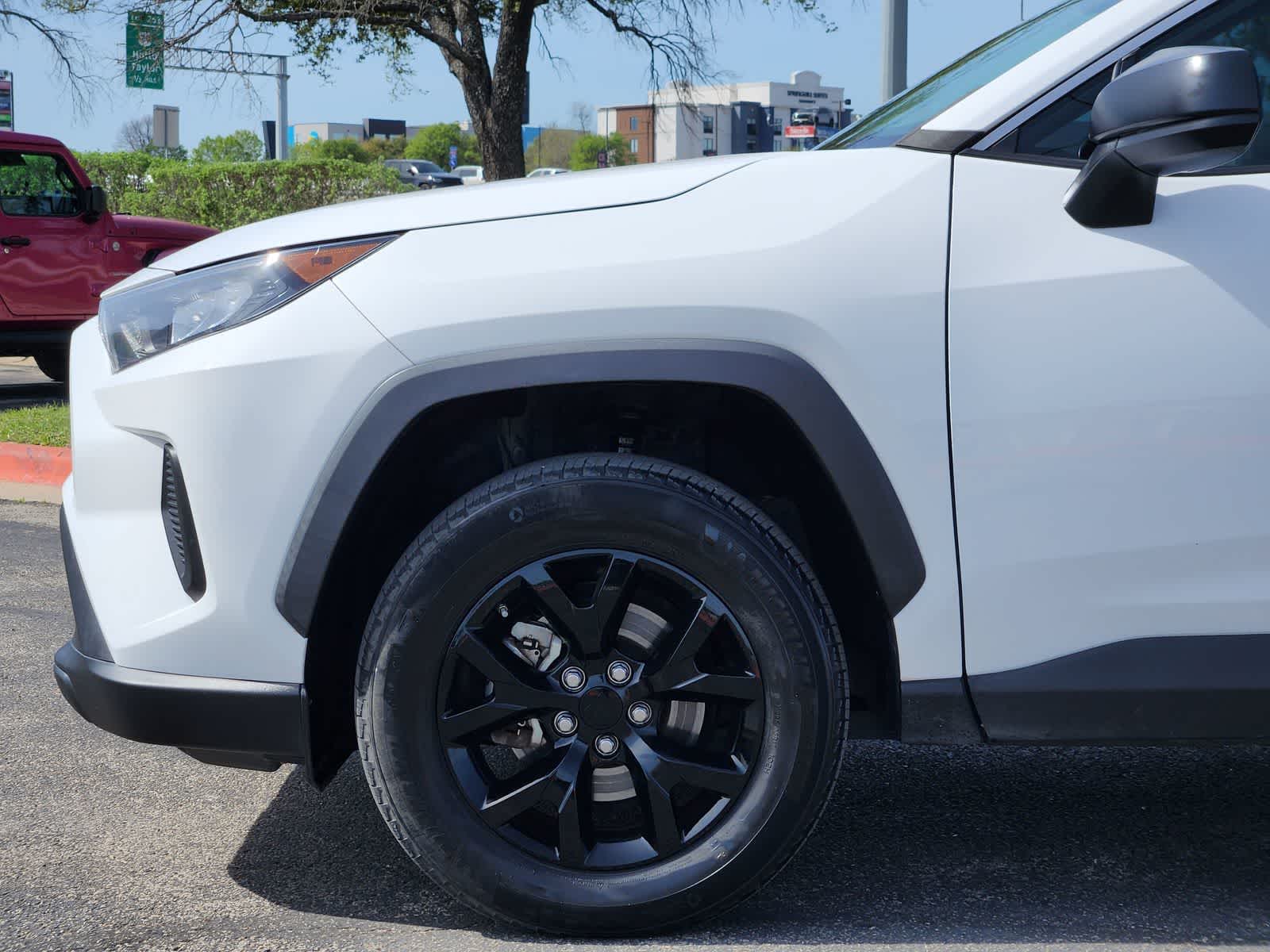 Thumbnail: 2021 Toyota RAV4 - 8