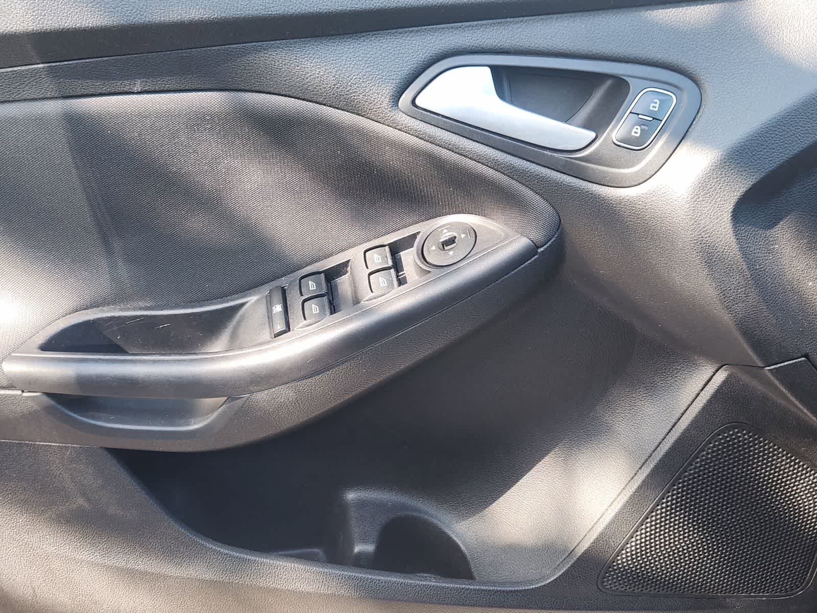 Thumbnail: 2015 Ford Focus - 23