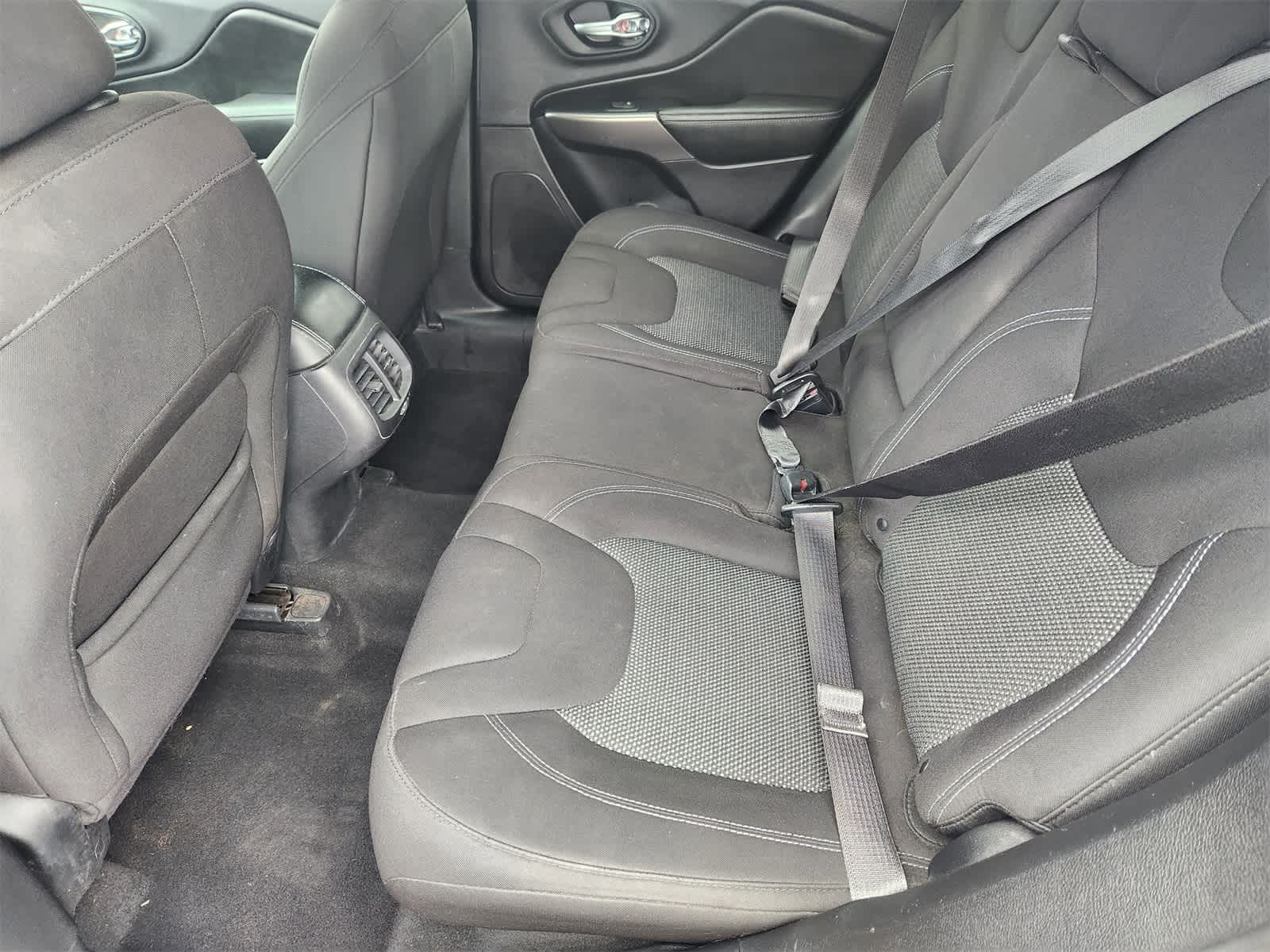 Thumbnail: 2019 Jeep Cherokee - 27