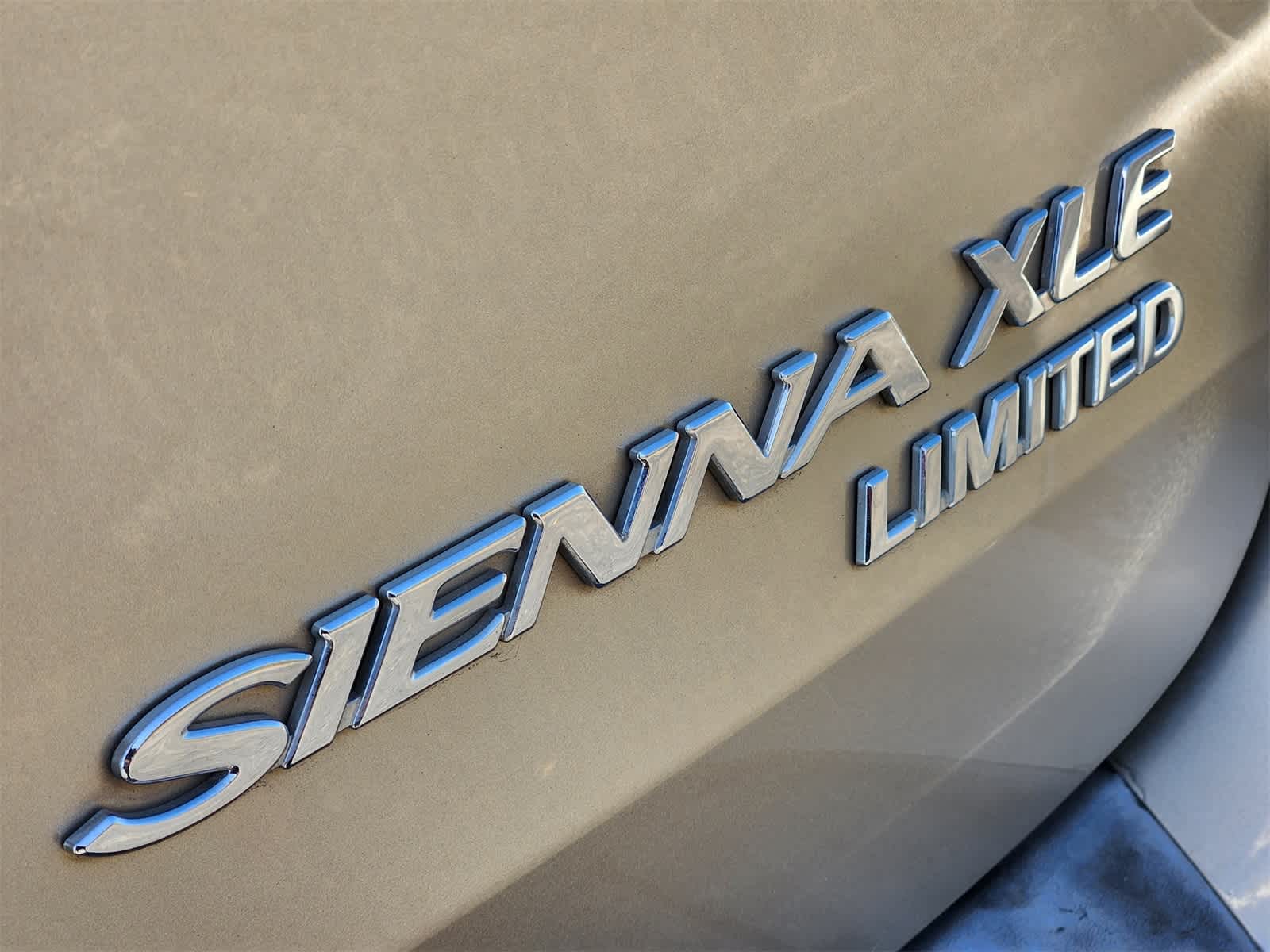 Thumbnail: 2005 Toyota Sienna - 11