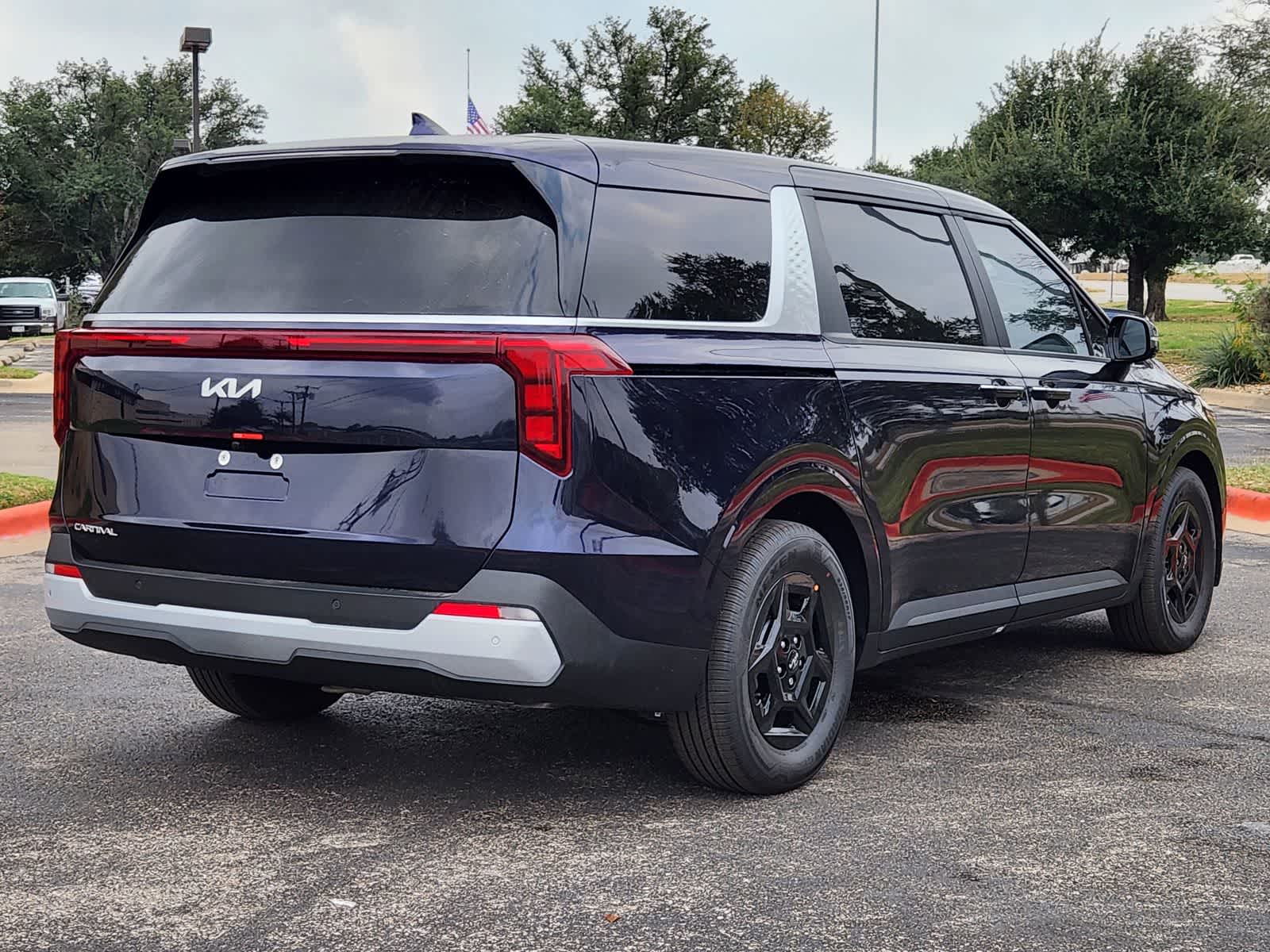 Thumbnail: 2026 Kia Carnival - 5