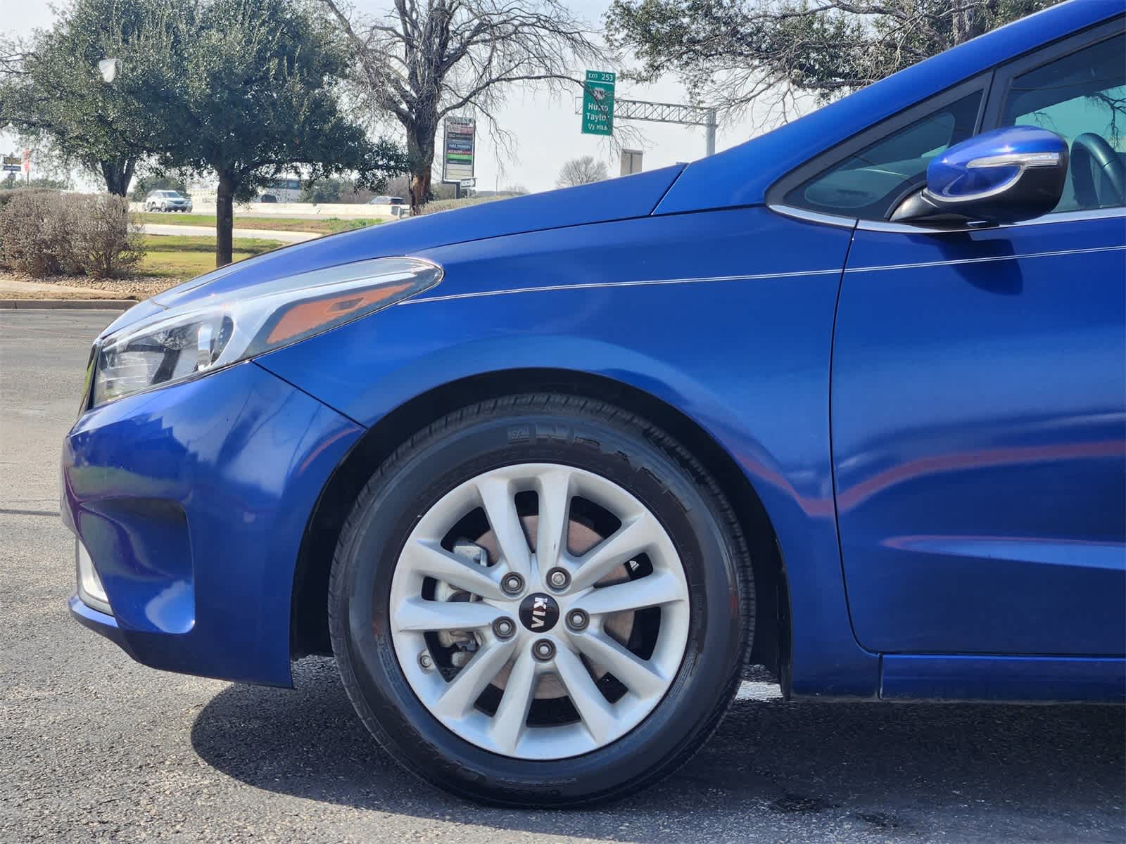 Thumbnail: 2017 Kia Forte - 8