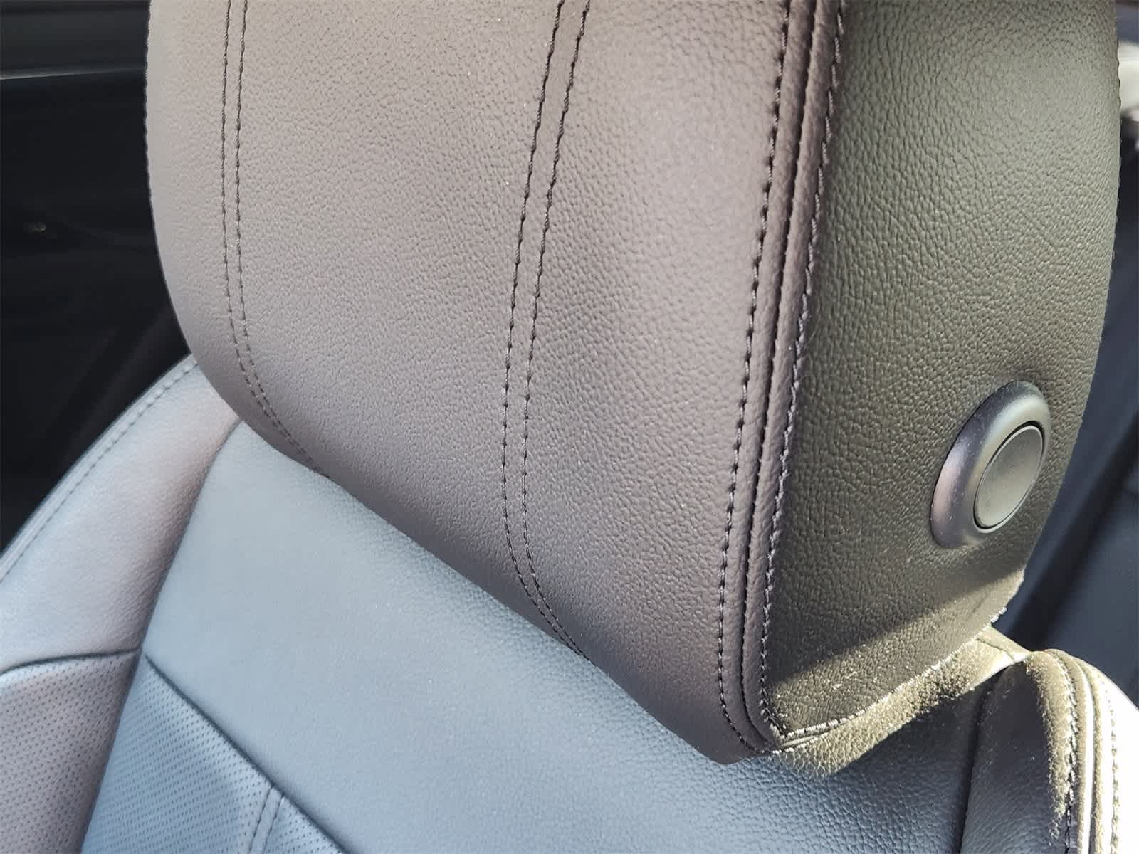 Thumbnail: 2020 Land Rover Range Rover Evoque - 15