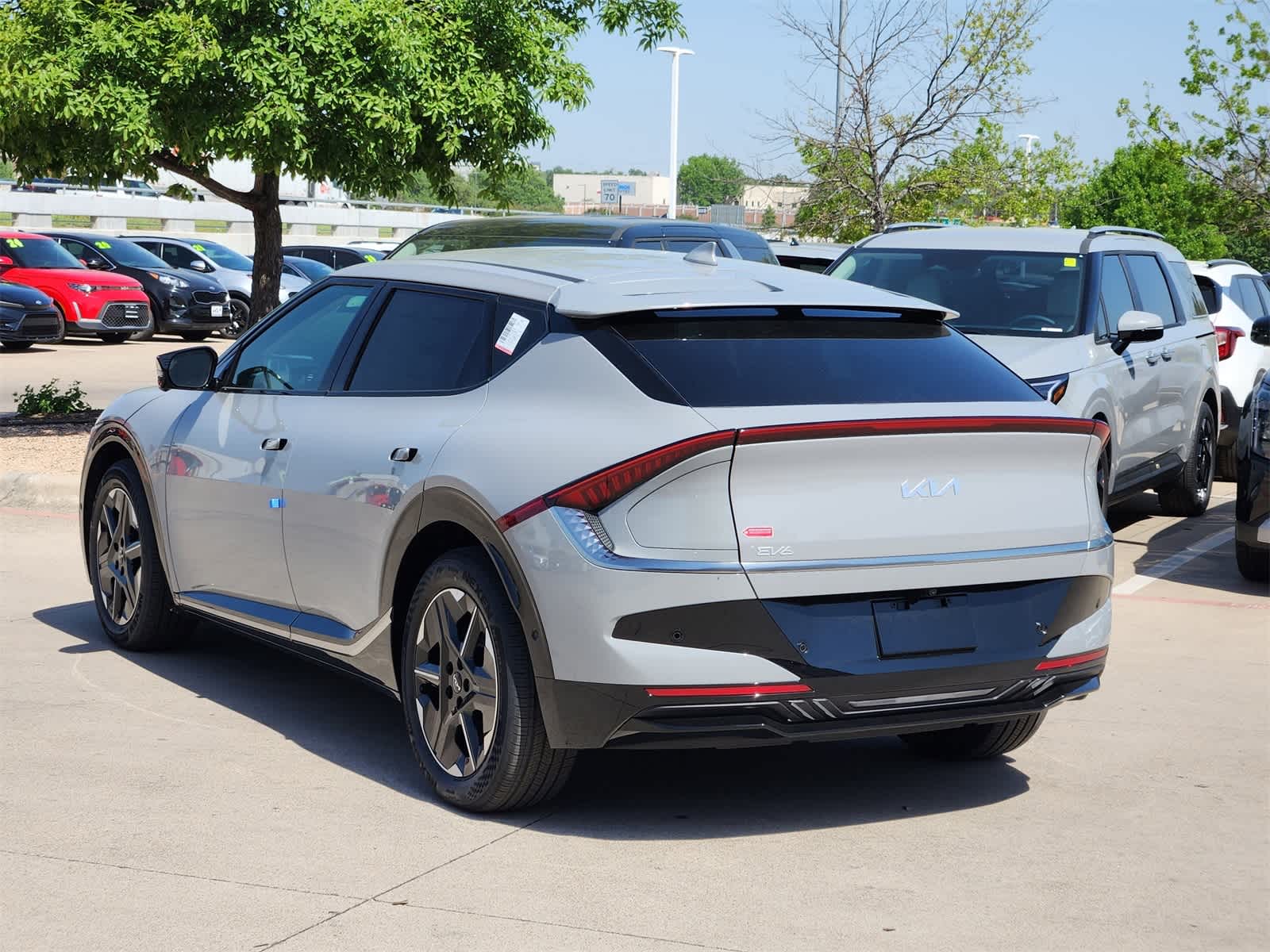 2025 Kia EV6 Wind photo 2