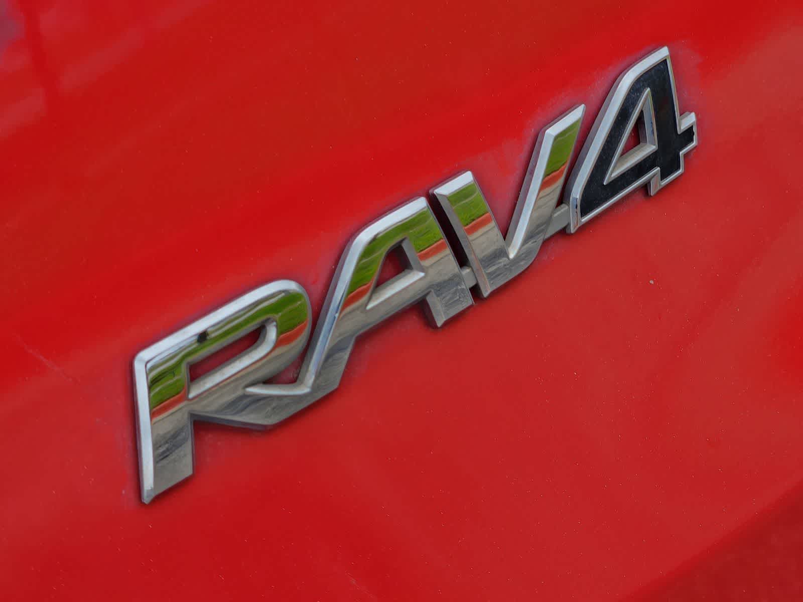 Thumbnail: 2015 Toyota RAV4 - 11