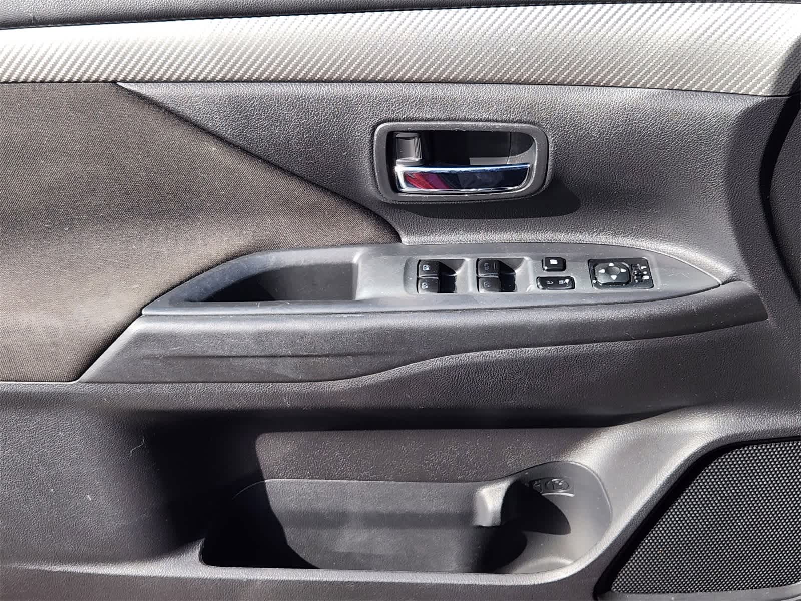 Thumbnail: 2018 Mitsubishi Outlander - 22