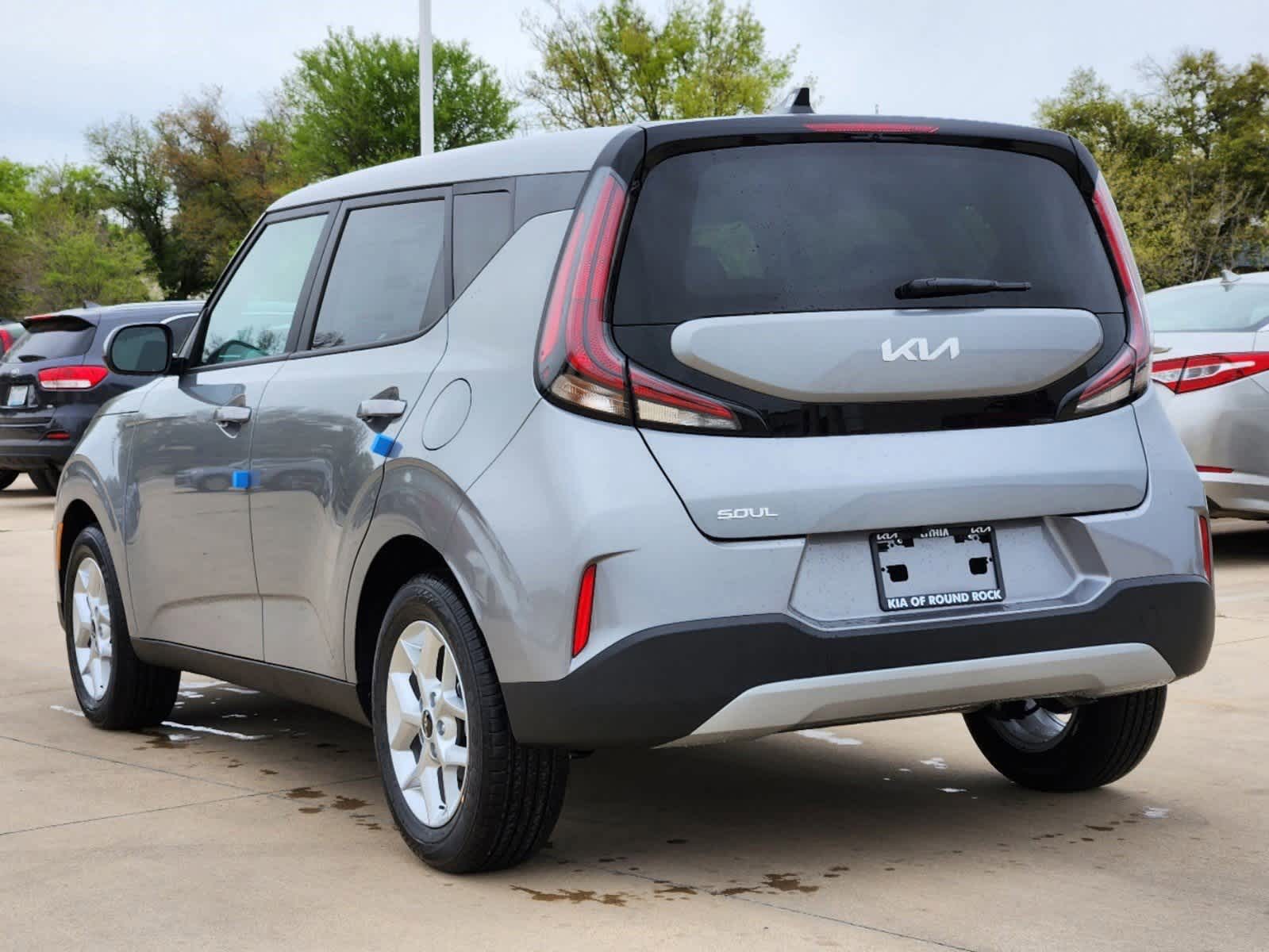 2025 Kia Soul LX S photo 2