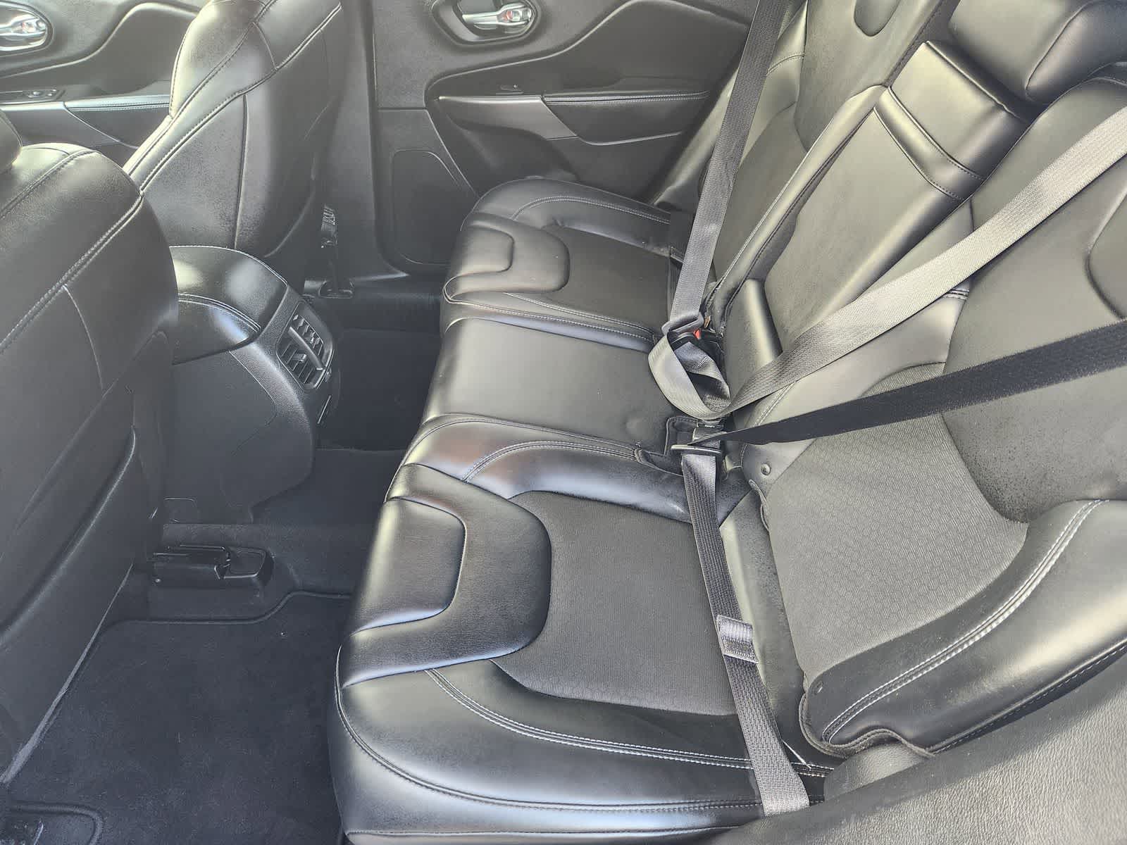 Thumbnail: 2019 Jeep Cherokee - 28