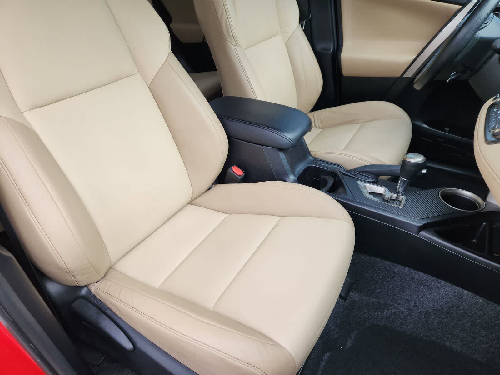 Thumbnail: 2015 Toyota RAV4 - 14