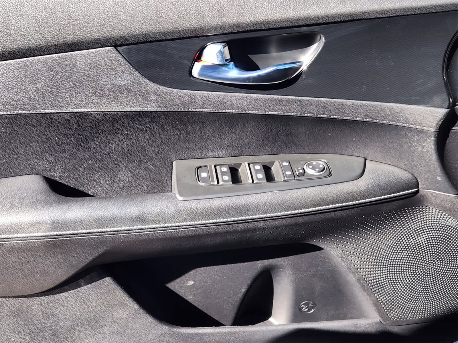 Thumbnail: 2022 Kia Forte - 22