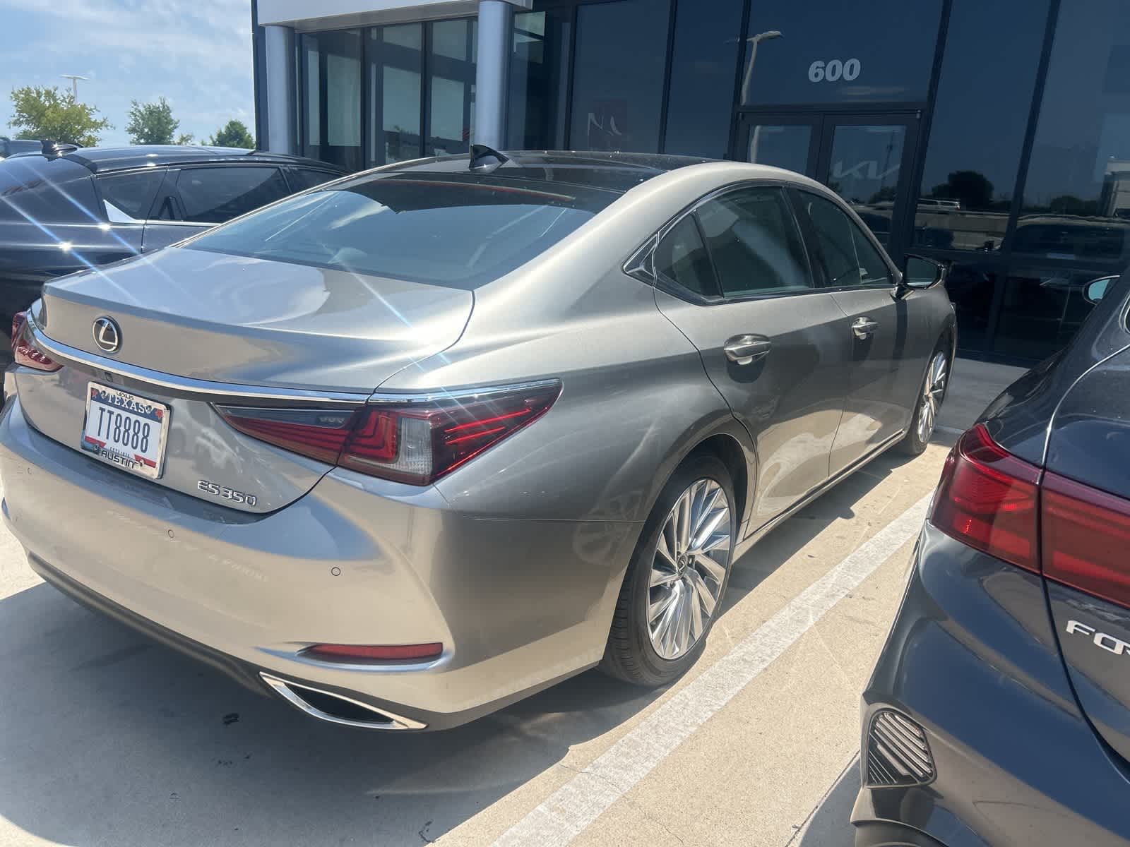 Thumbnail: 2020 Lexus ES - 4