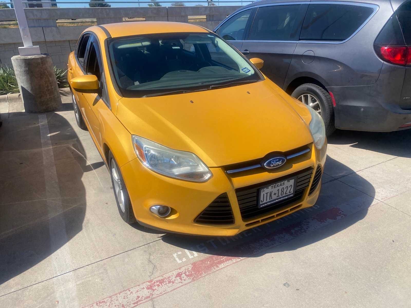 2012 Ford Focus SE photo 2