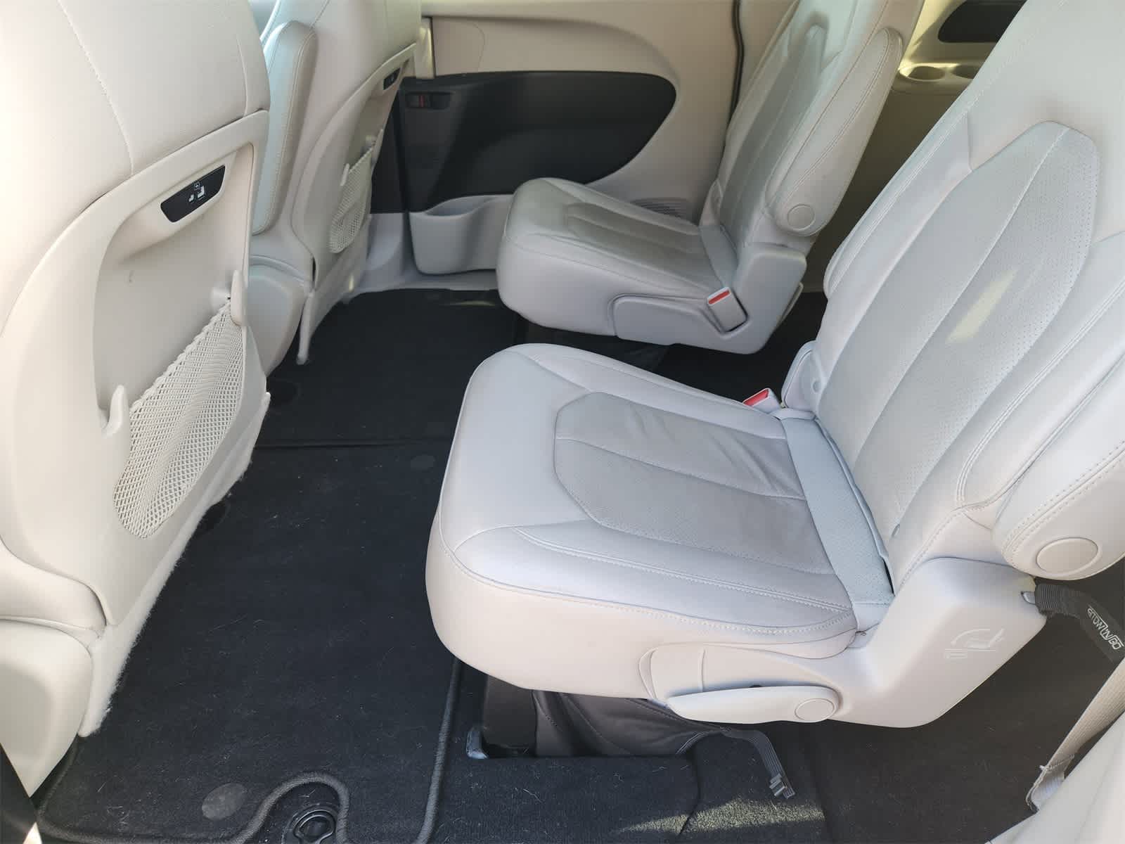 Thumbnail: 2021 Chrysler Pacifica - 24