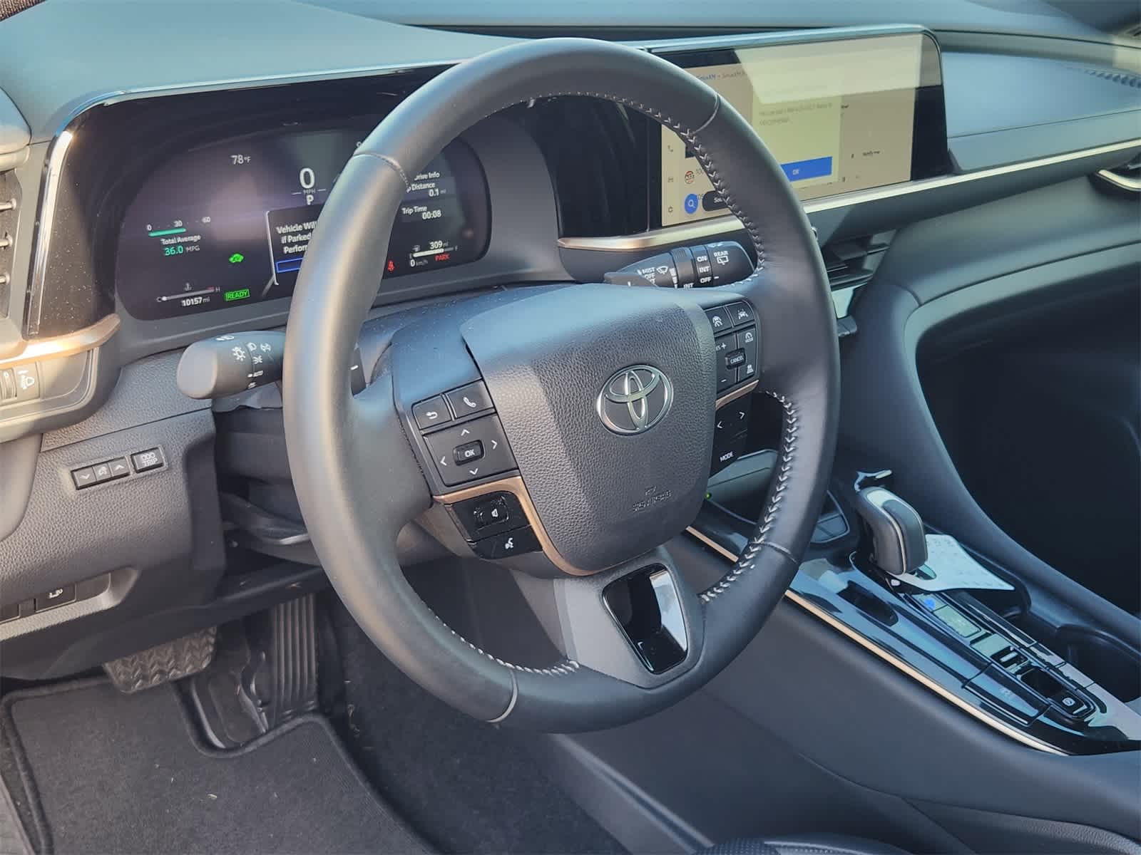 2025 Toyota Crown Signia XLE photo 2