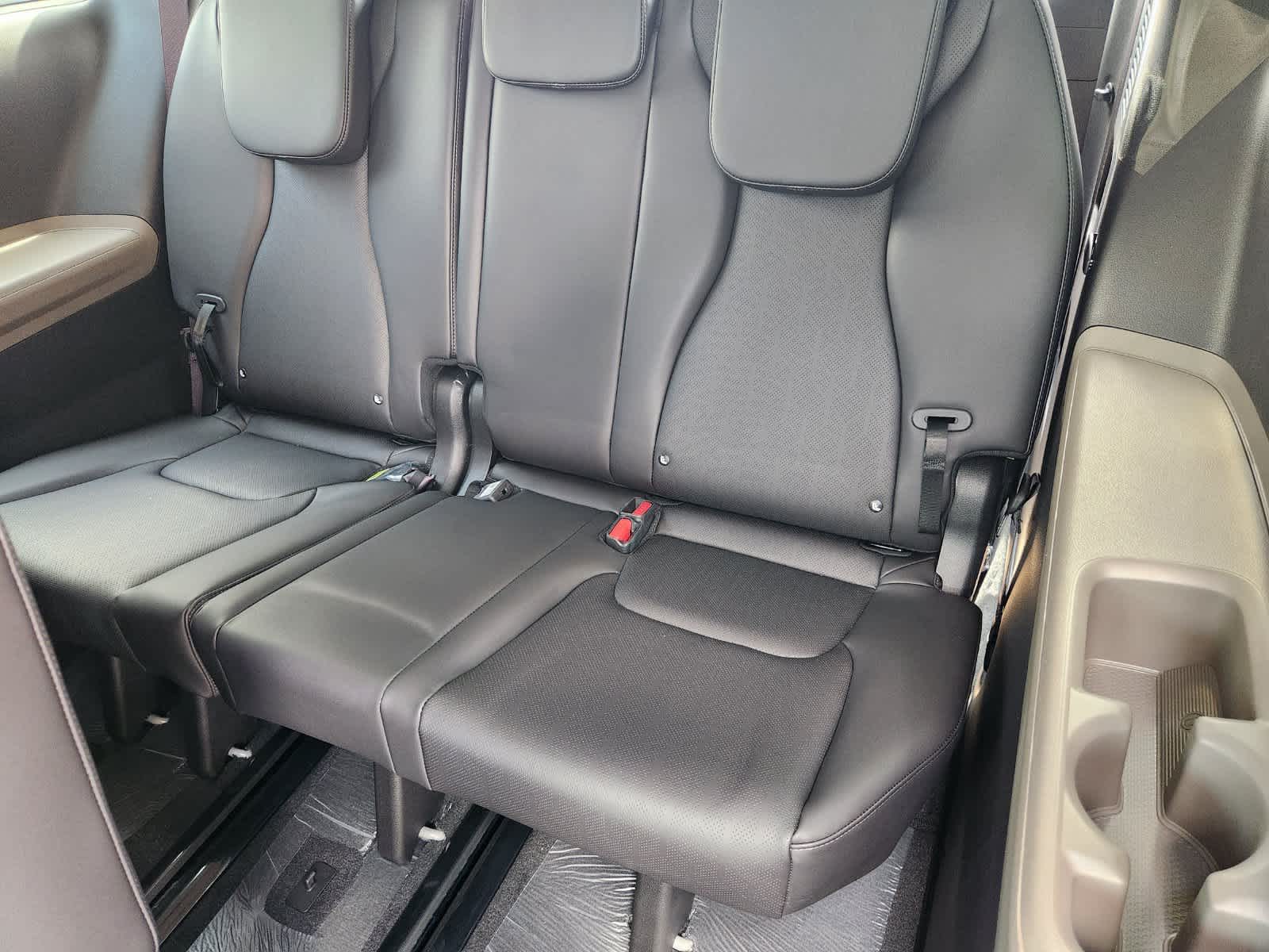 2027 Kia Carnival EX - Photo 22