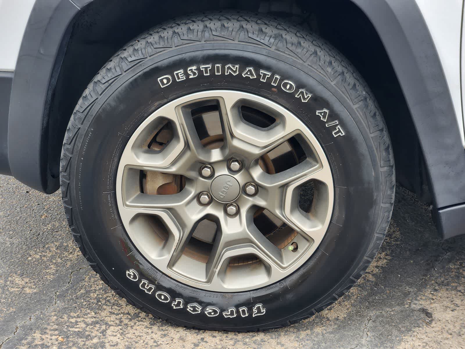 Thumbnail: 2020 Jeep Cherokee - 9