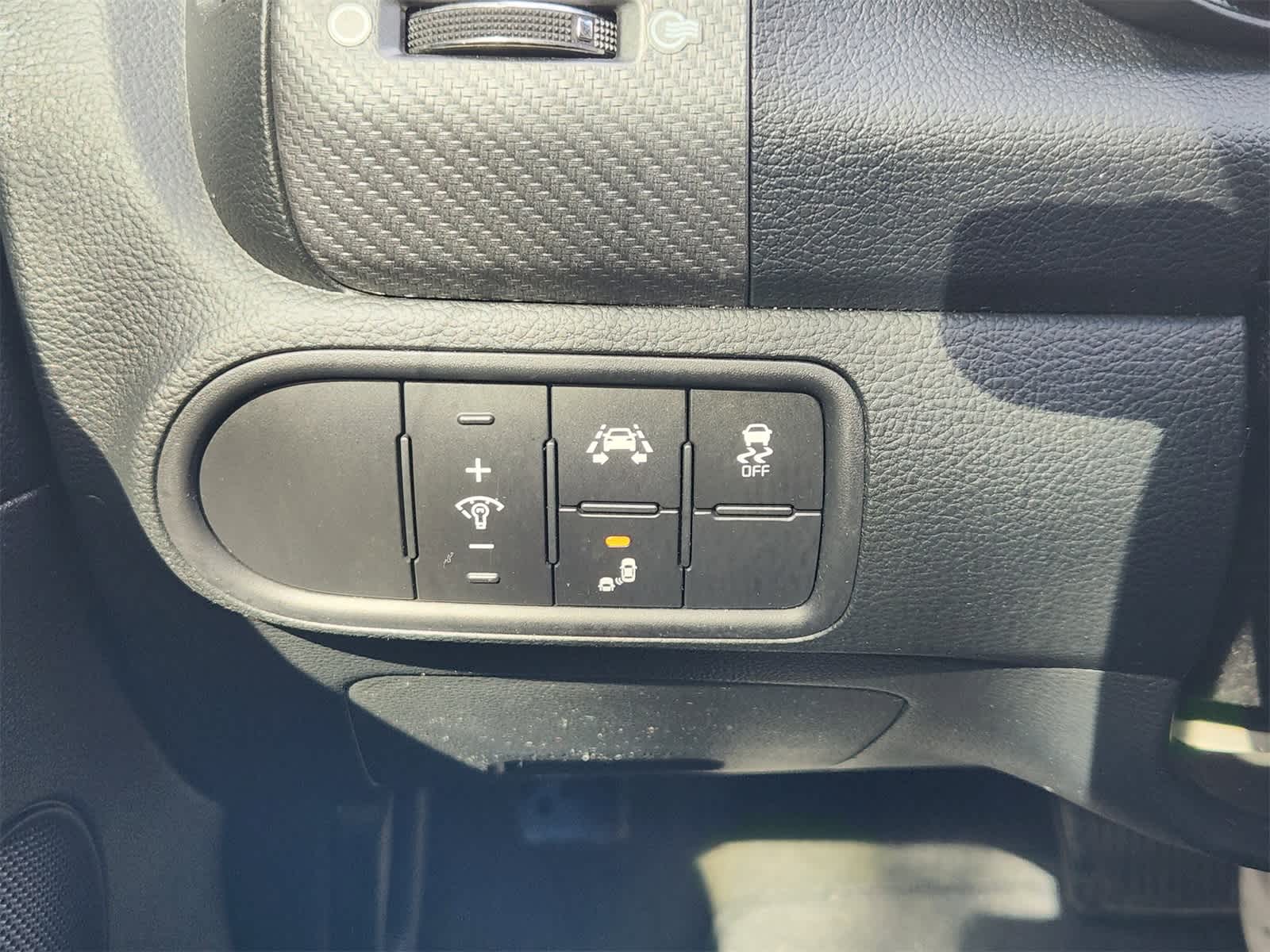 Thumbnail: 2017 Kia Forte - 22