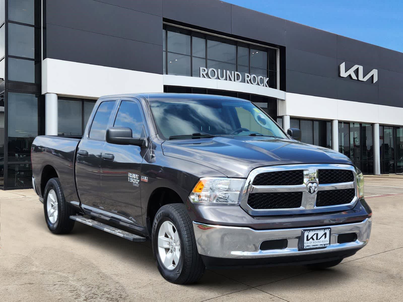 Thumbnail: 2019 RAM 1500 Classic - 3
