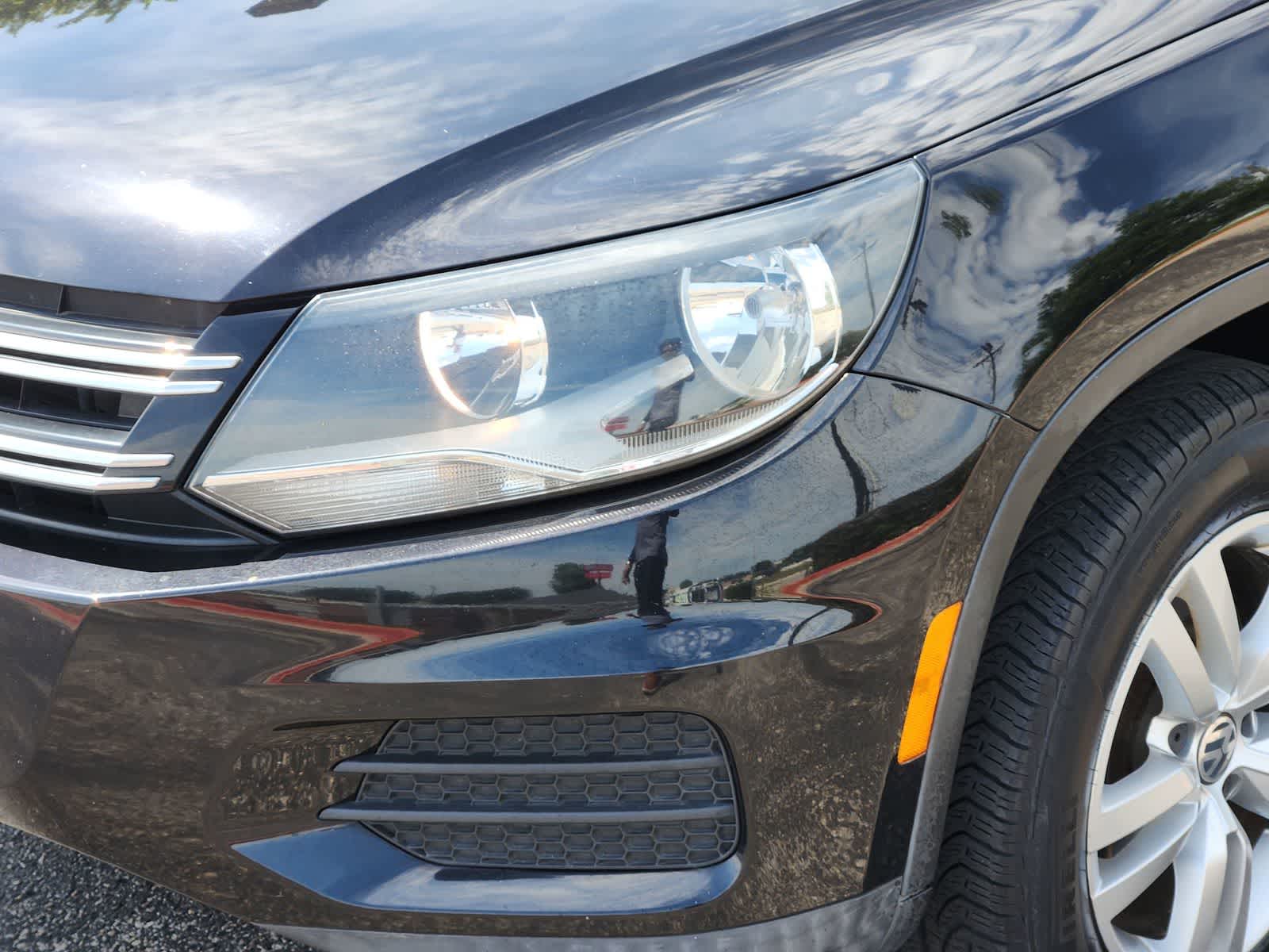 Thumbnail: 2016 Volkswagen Tiguan - 7