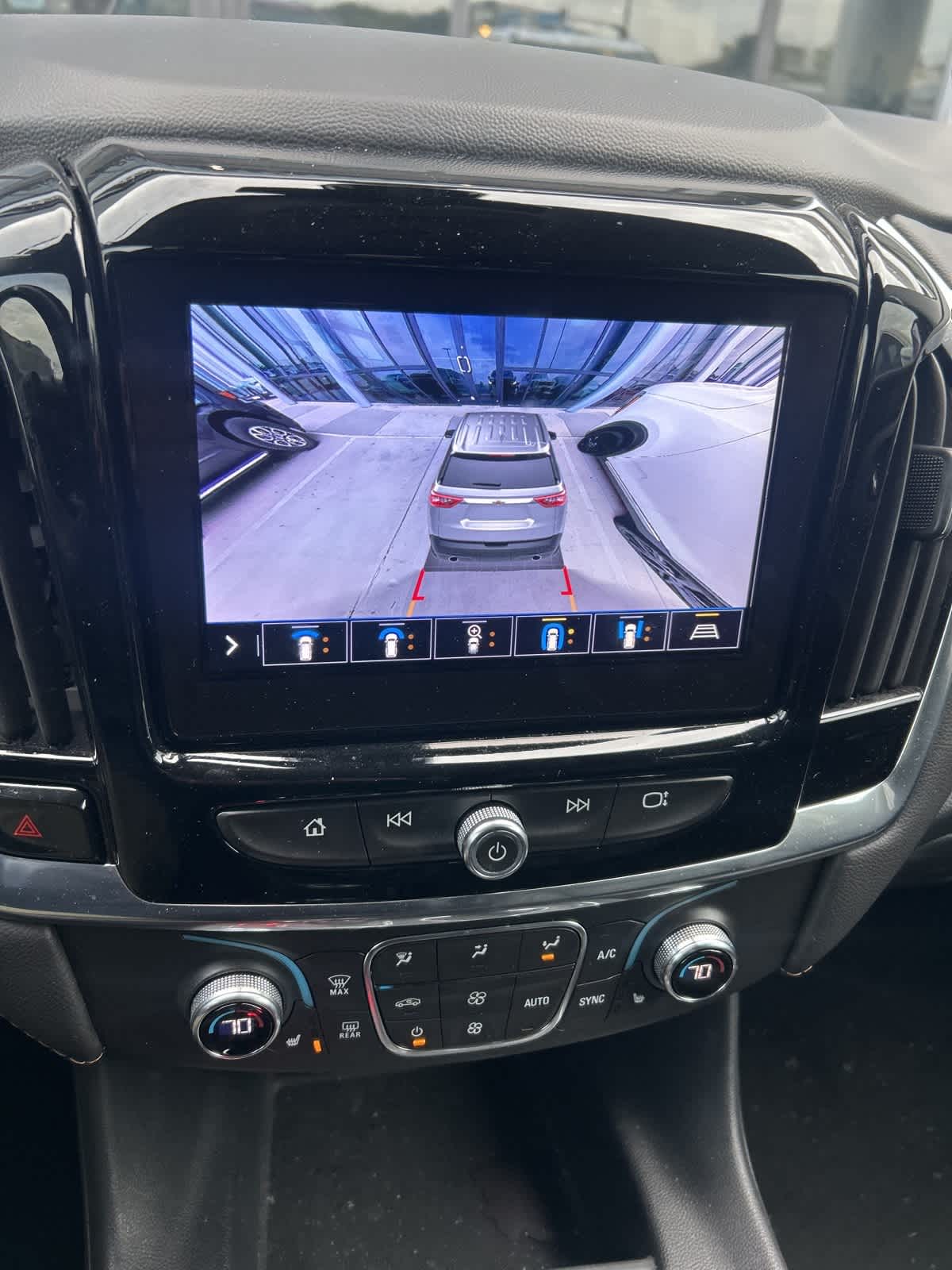 Thumbnail: 2020 Chevrolet Traverse - 8