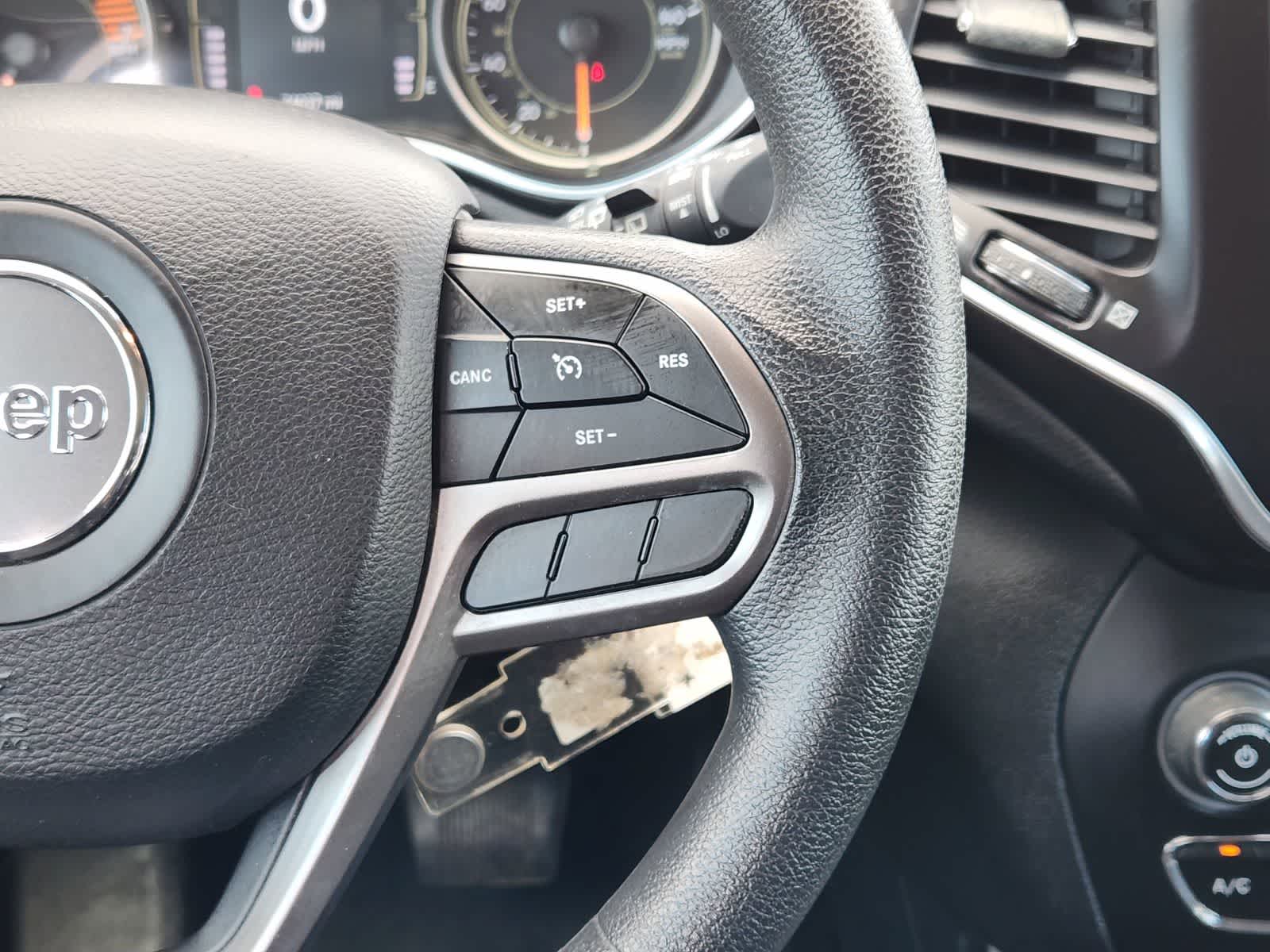 Thumbnail: 2019 Jeep Cherokee - 26