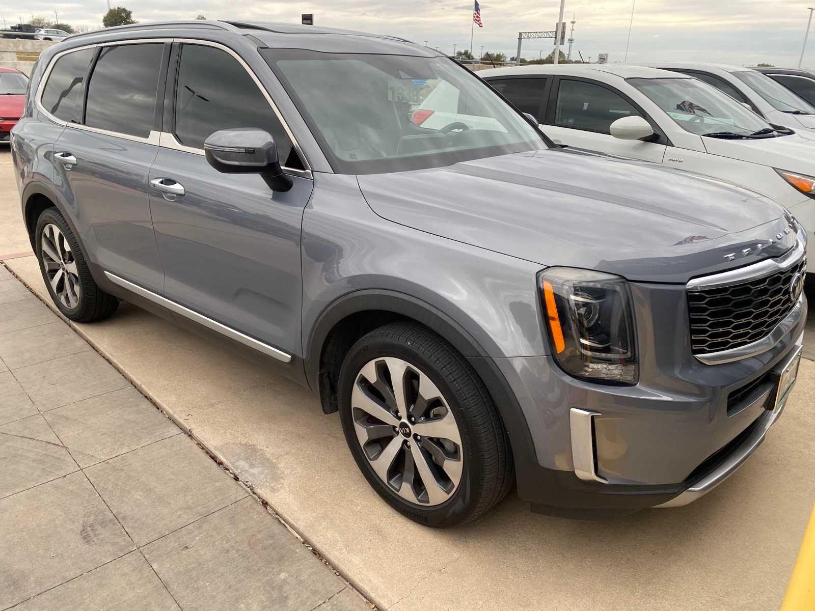 2020 Kia Telluride S photo 3