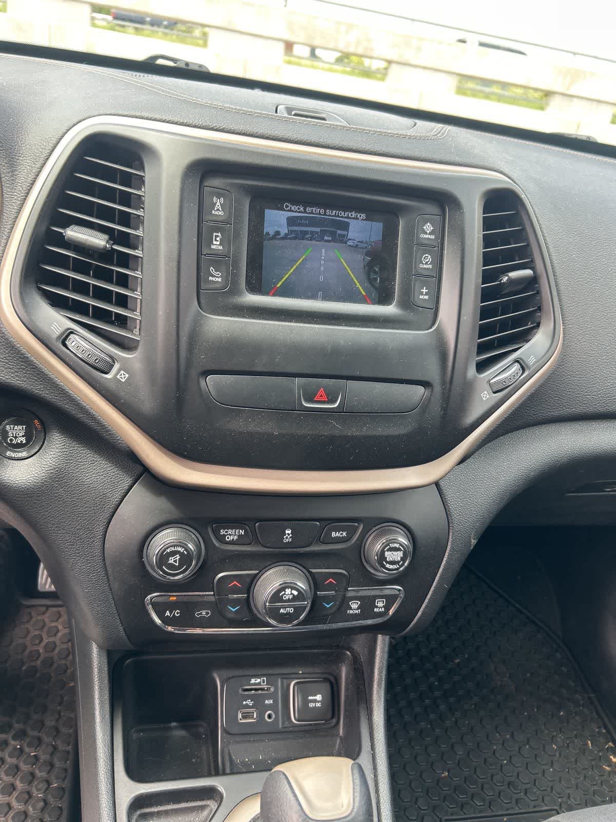 Thumbnail: 2016 Jeep Cherokee - 9