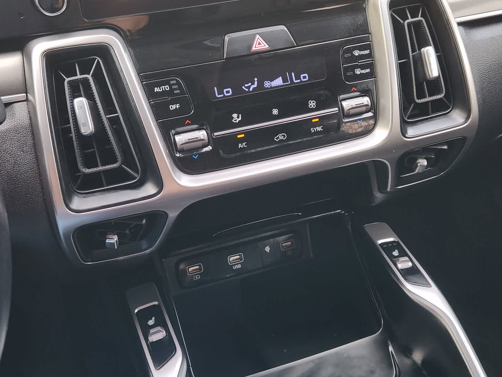 Thumbnail: 2023 Kia Sorento - 18