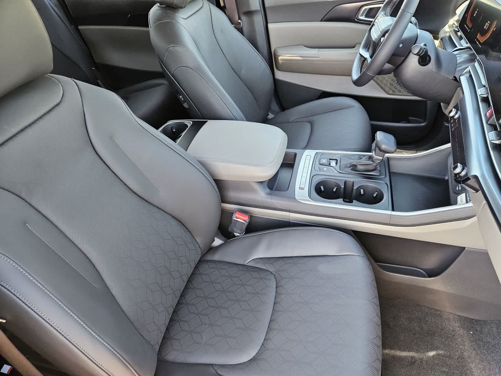 2027 Kia Carnival LXS - Photo 11