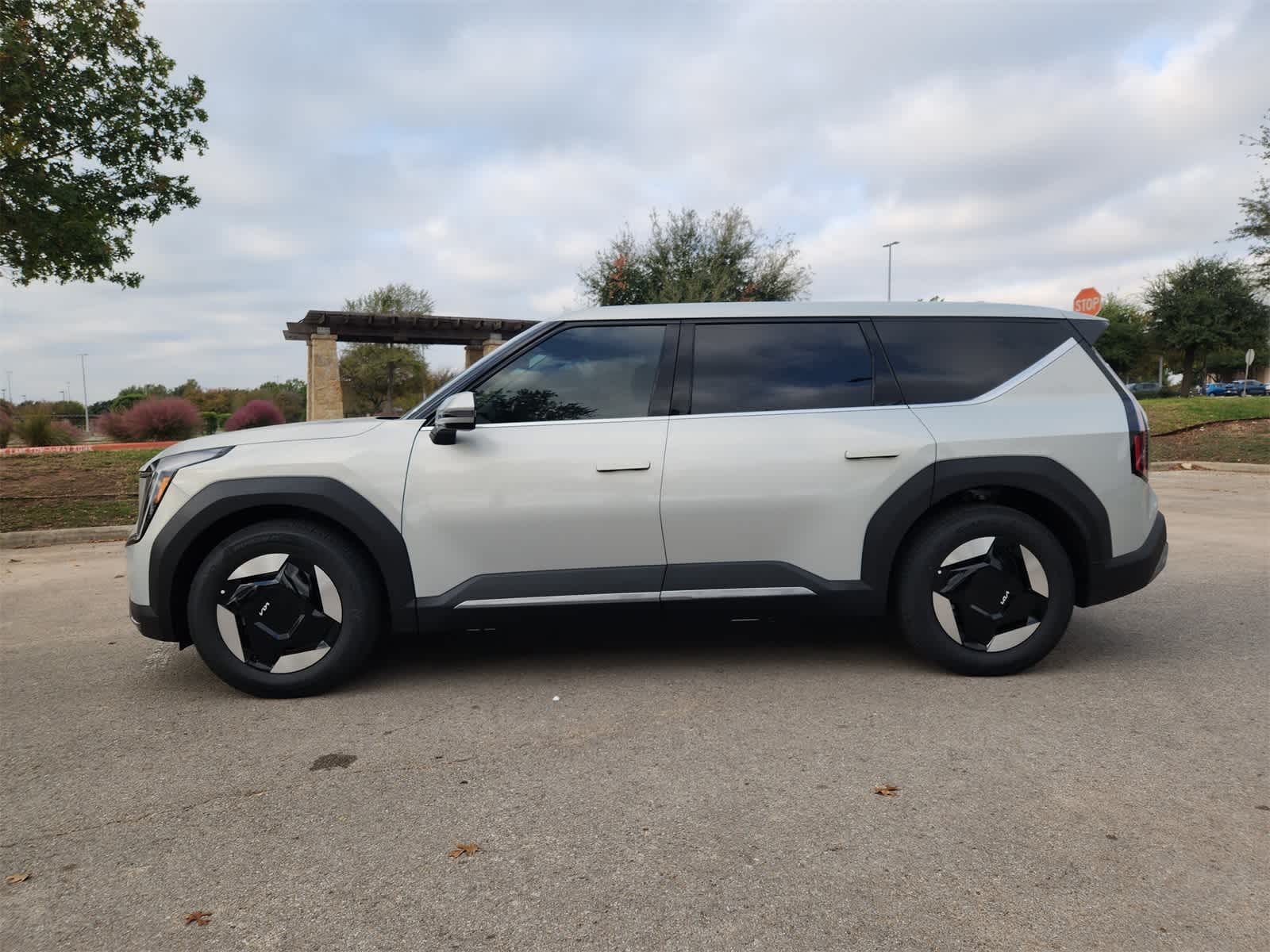 Thumbnail: 2026 Kia EV9 - 4