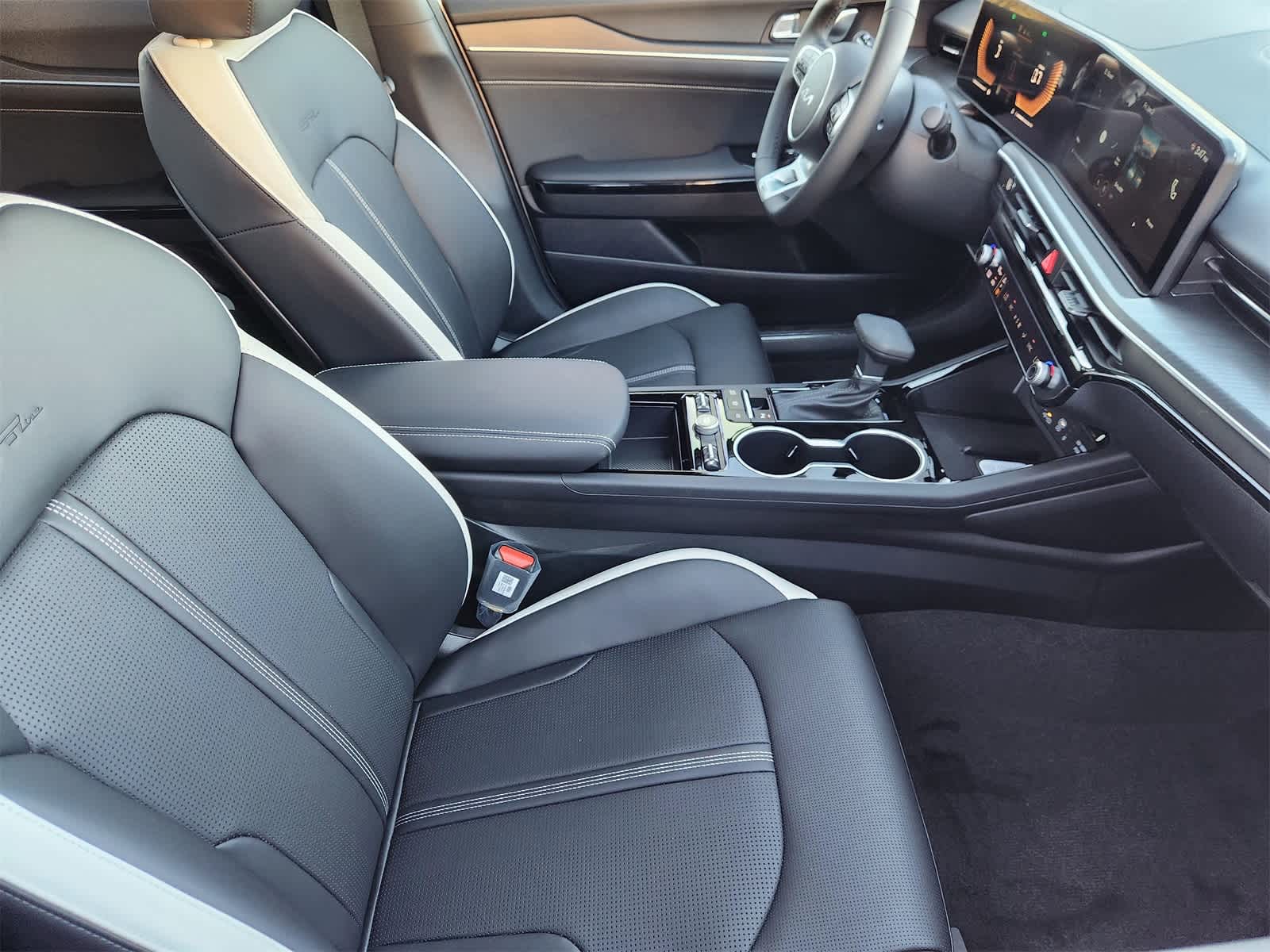 Thumbnail: 2026 Kia K5 - 12