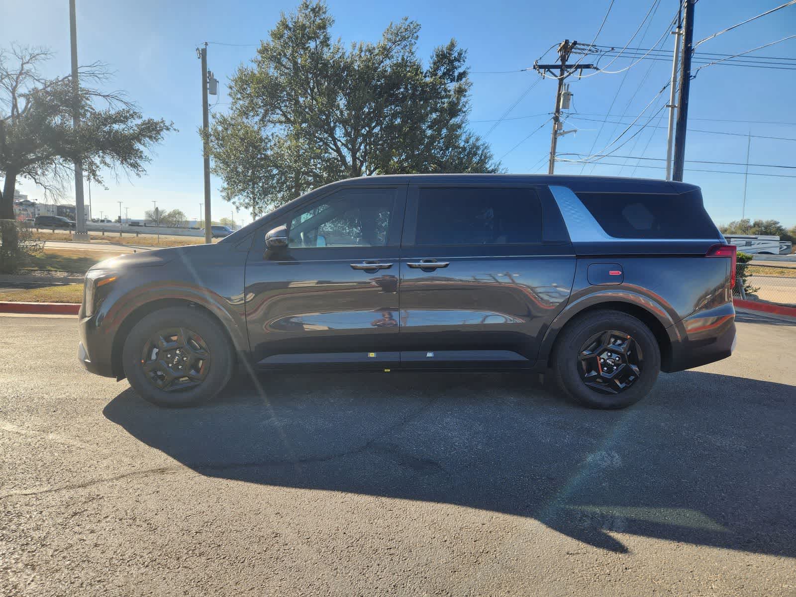 Thumbnail: 2026 Kia Carnival - 4